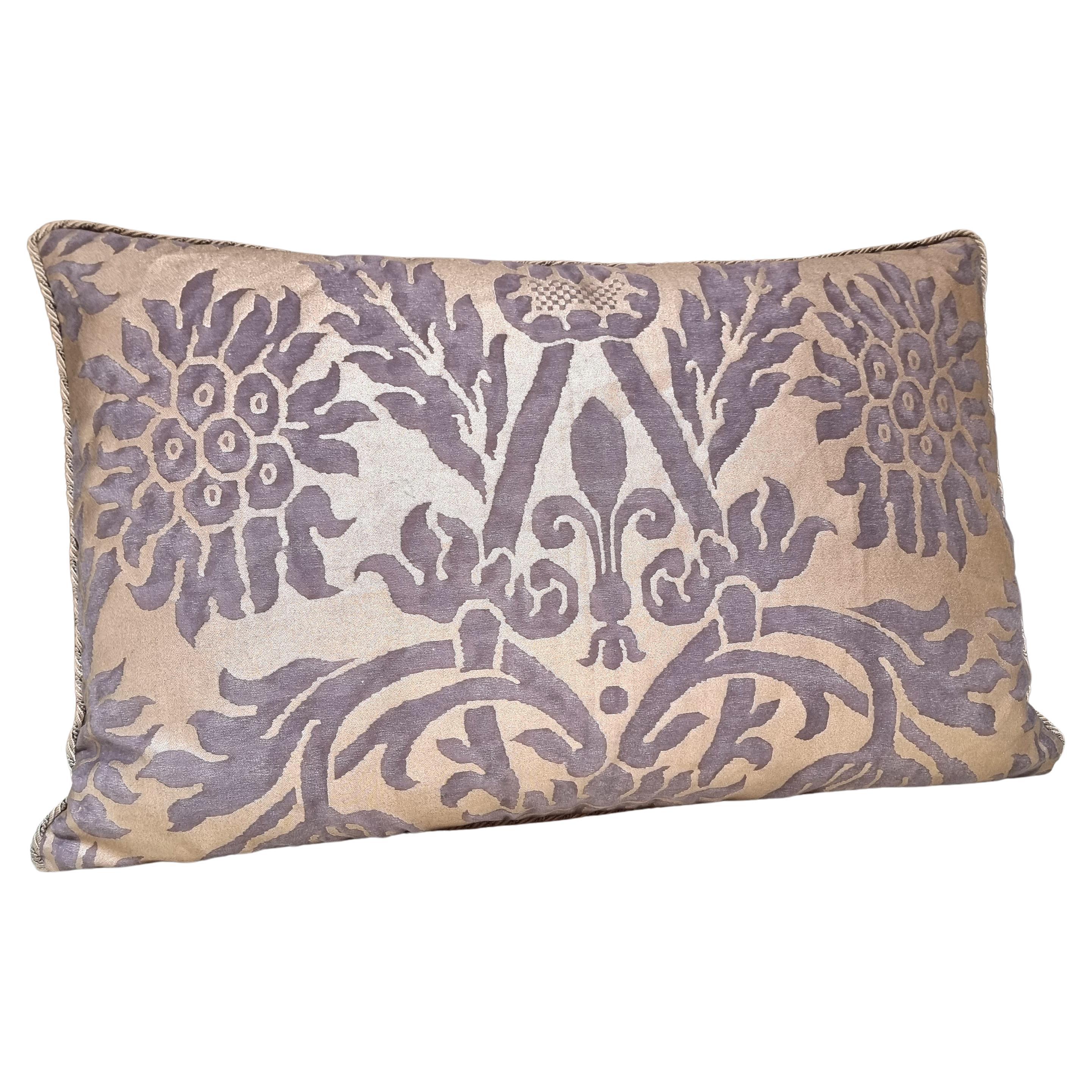 This amazing double-sided lumbar pillow is handmade using Fortuny fabric Barberini pattern in grey, black & silvery gold.
The pillow is embellished all along the four edges with twisted cord.
The pillow cover is fully lined, there is an invisible