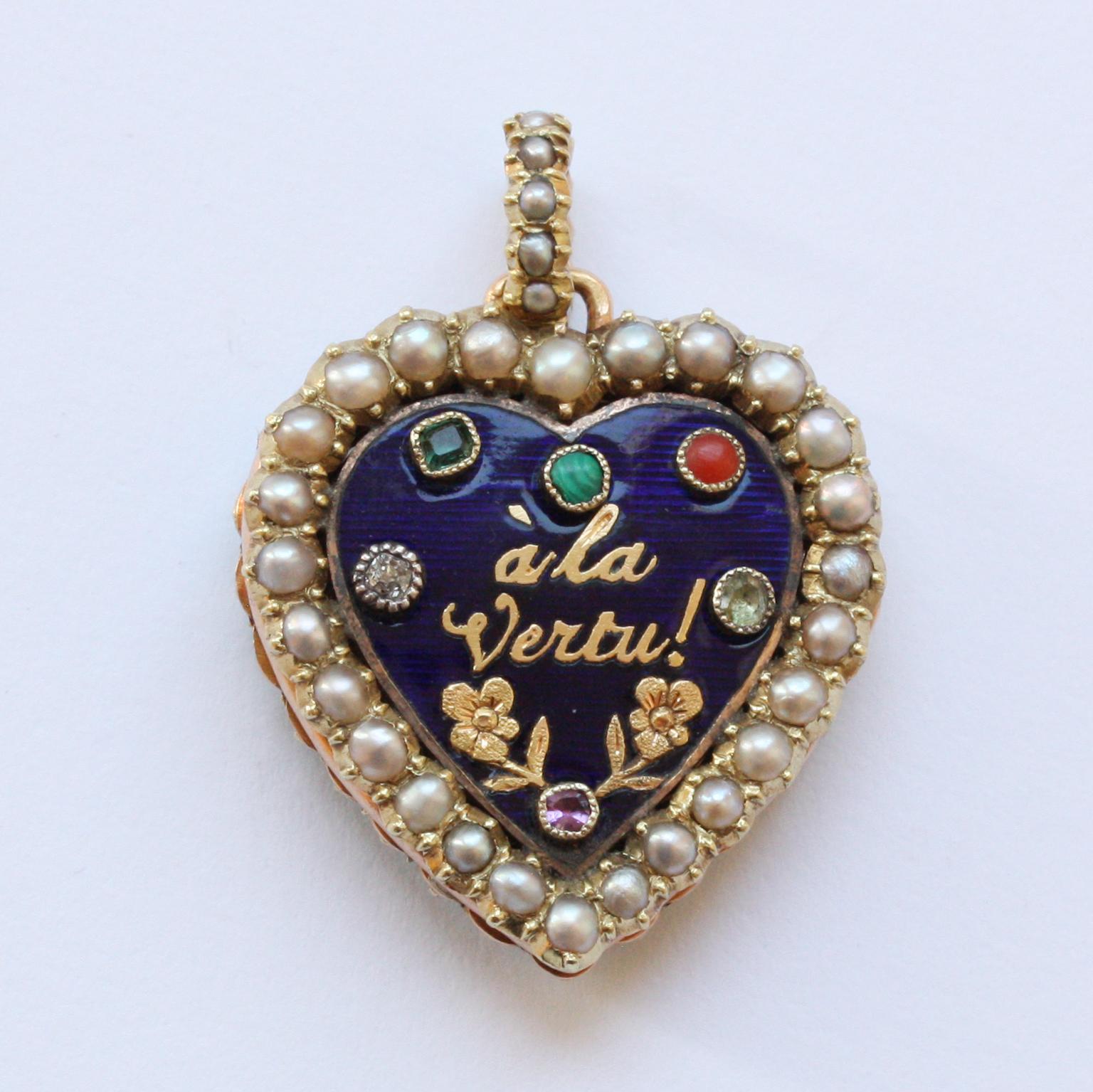 A two sided Georgian gold locket, one side with a pearl border and hoop with a blue enamel plaque on the inside set with different gemstones and in gold the text: ‘à la vertu‘ (to virtue) adn two gold flowers, the reverse says: ‘L’amitié les a