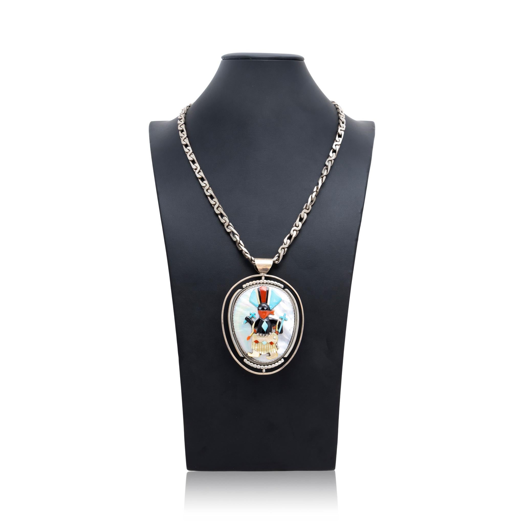 Collana con ciondolo in argento sterling e intarsio su due lati con Kachinas in vendita 1