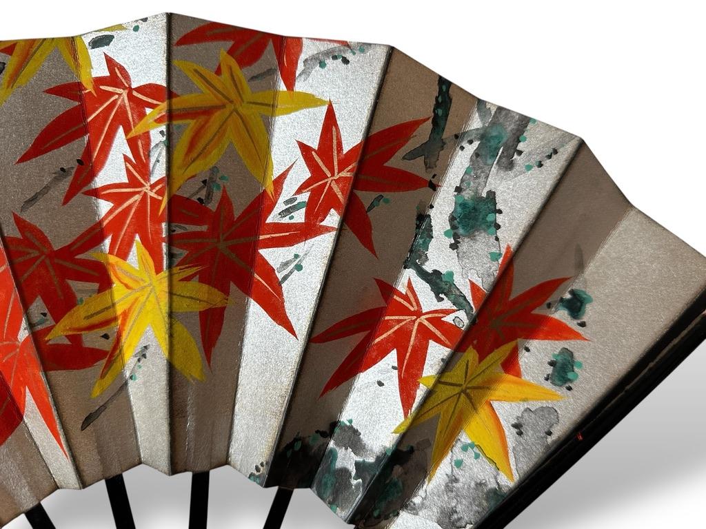 Abanico Japonés de Doble Cara - Periodo Edo, Pintado a Mano sobre Papel de Hoja de Plata Hecho a mano en venta