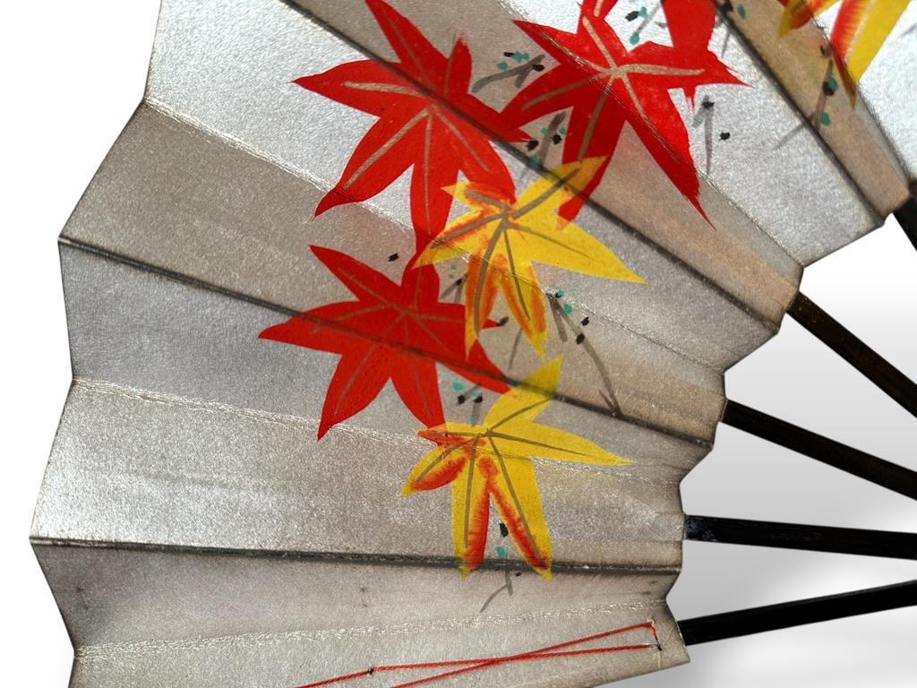 Abanico Japonés de Doble Cara - Periodo Edo, Pintado a Mano sobre Papel de Hoja de Plata en Bueno estado para la venta en Fukuoka, JP