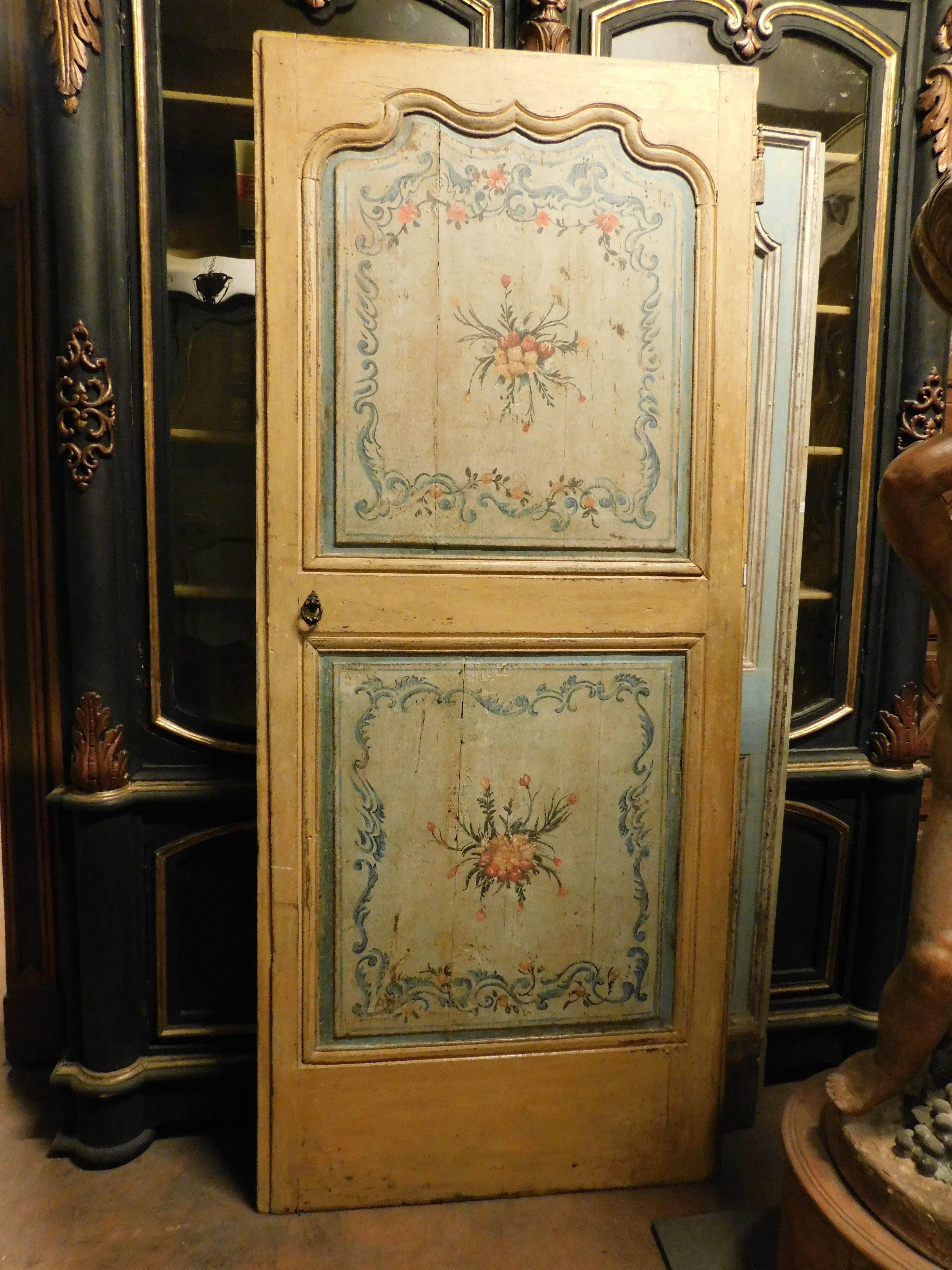 Ancient door richly hand-painted, double-sided, carved and painted with floral themes, built and original from the 18th century.
Opening pull to the right, without frame, also adaptable to slide or as a decorative panel, maximum size cm w 89 x H