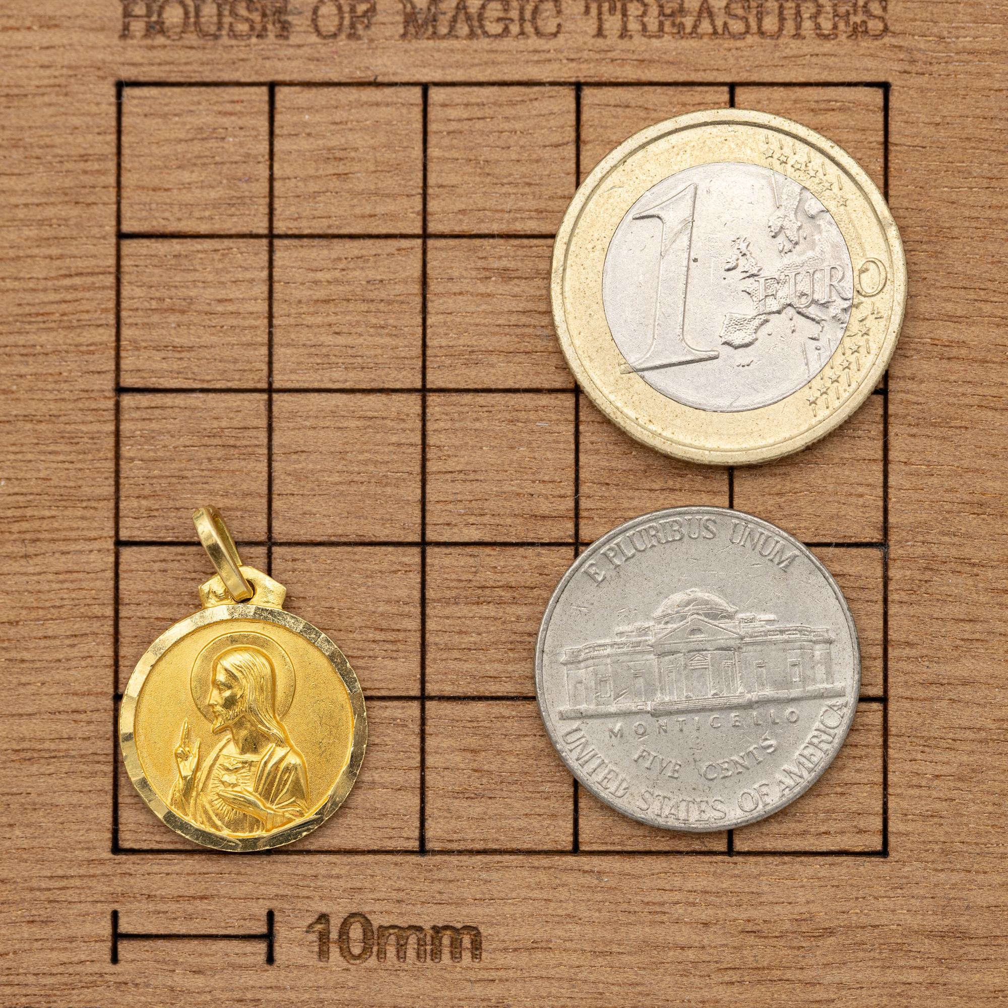Double sided medal - Estate 18 karat solid yellow gold - Catholic Scapular charm In Good Condition In Antwerp, BE