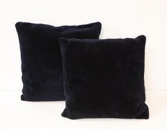 Short Hair Shearling-Kissen aus Merino in Mitternachtsblau, zweiseitig