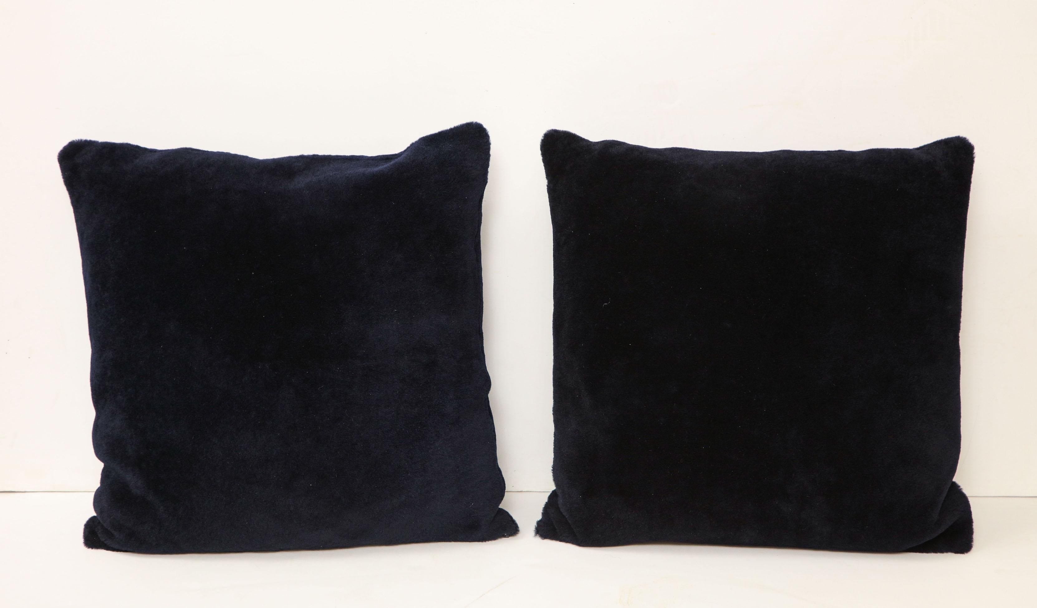 Modern Double Sided Merino Short Hair Shearling Pillow in Midnight Blue Color For Sale
