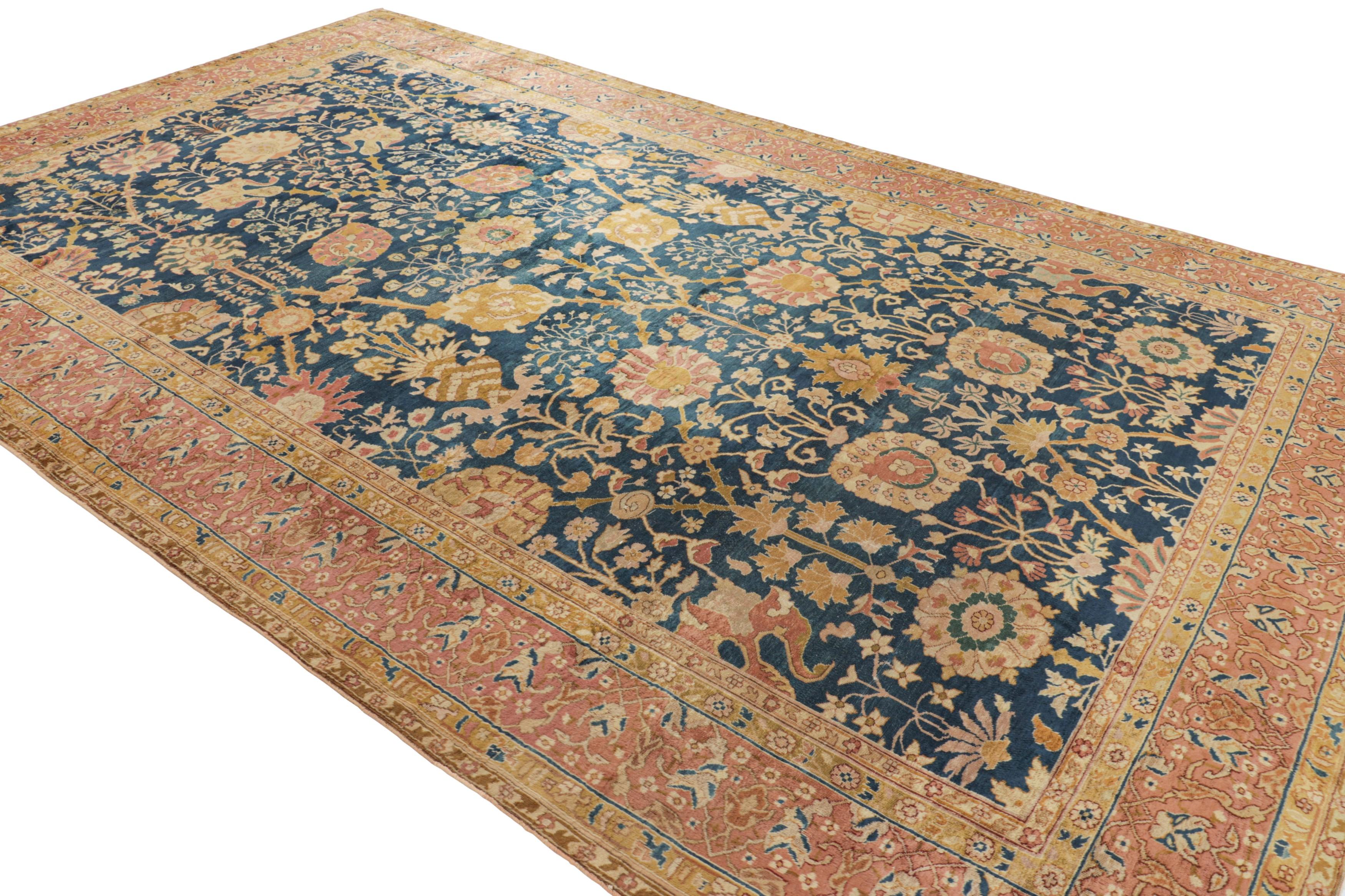Tappeto Agra antico e sovradimensionato, blu con motivi floreali - Rug & Kilim In condizioni buone in vendita a Long Island City, NY