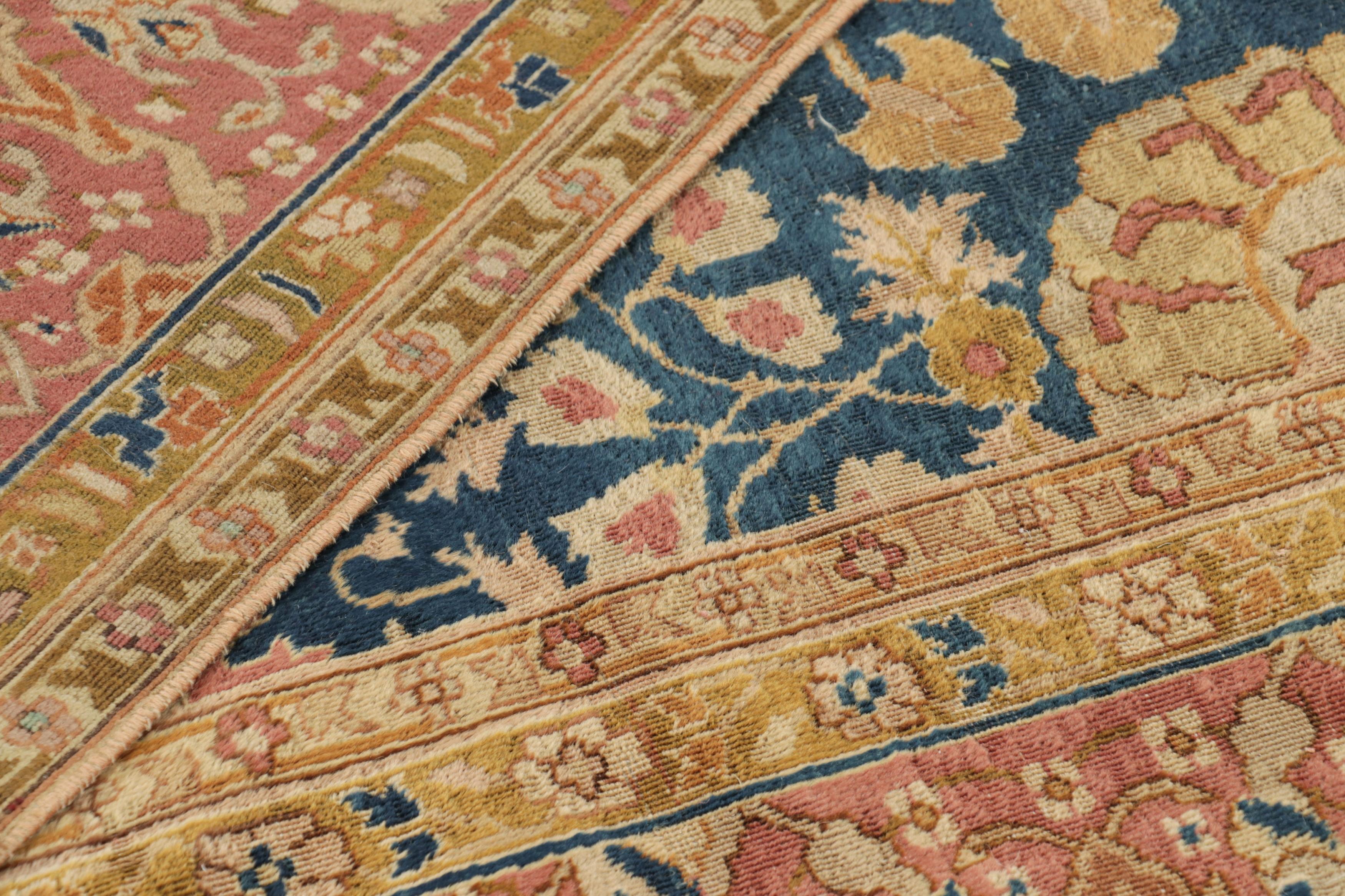 Tappeto Agra antico e sovradimensionato, blu con motivi floreali - Rug & Kilim in vendita 1