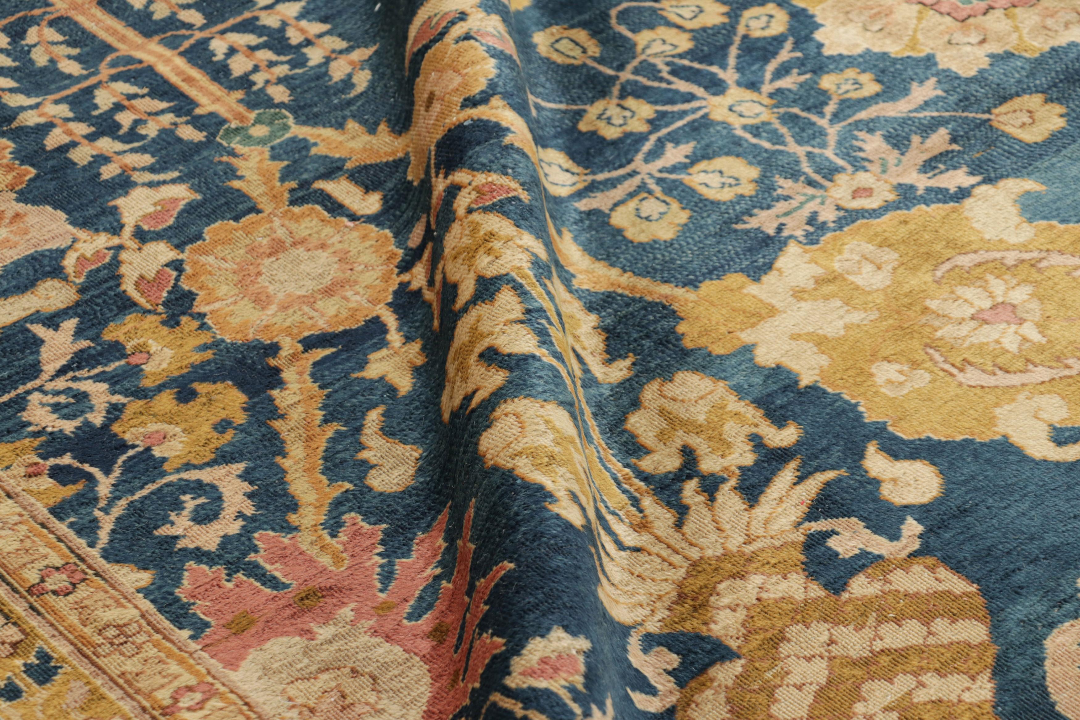 Tappeto Agra antico e sovradimensionato, blu con motivi floreali - Rug & Kilim in vendita 2