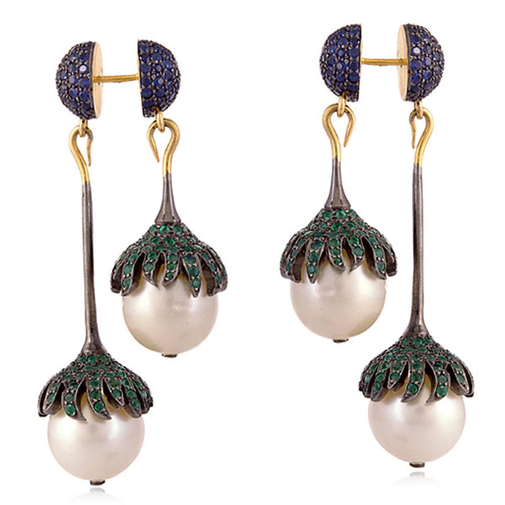 Stylish and designer this double sided pearl sapphire and emerald earring is fun and can worn individually too.

Closure: Push Post

18KT:2.6gms 
SI:12.13g
EMERALD:2.94ct
Sapphire: 3.72ct
Pearl: 52cts