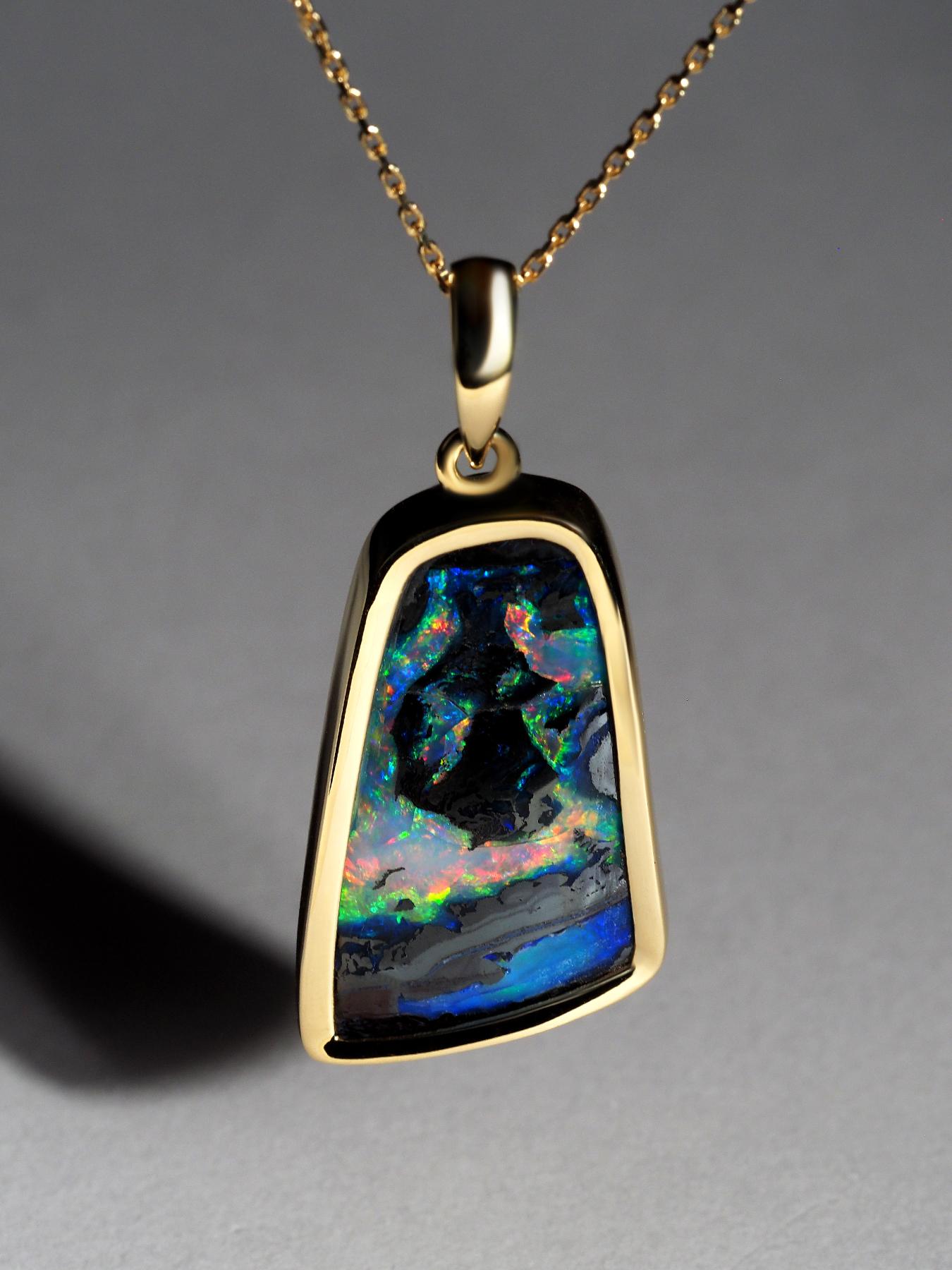 Baguette rastremato Ciondolo a doppia faccia con Boulder australiano naturale Collana in oro 18K Opal in vendita