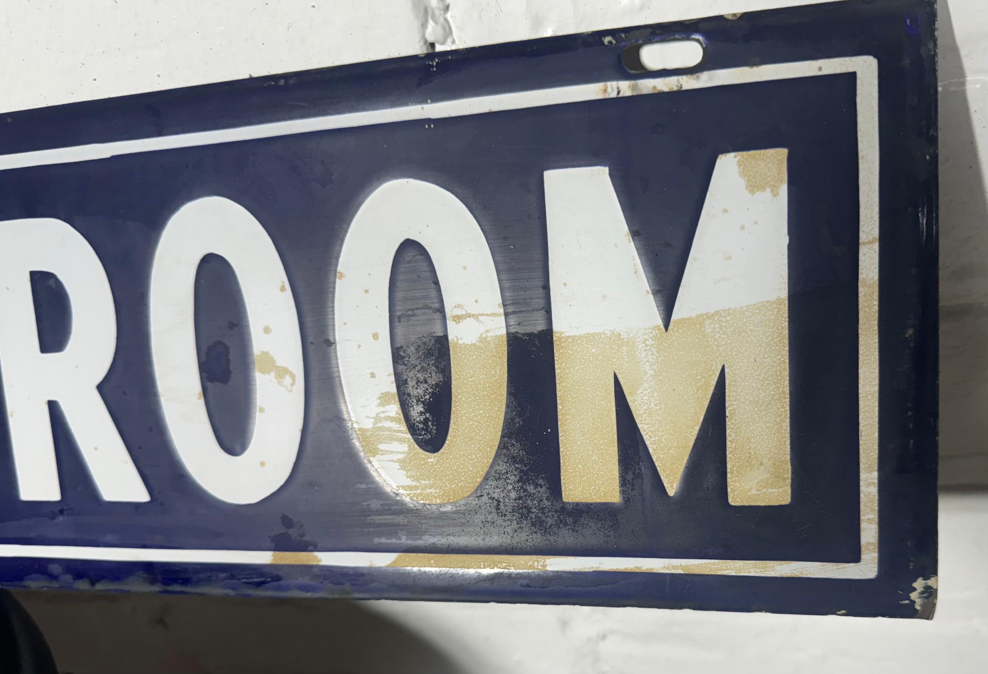 Doppelseitiges Porzellan-U-/Bussenschild „LADIES REST ROOM“ (Moderne der Mitte des Jahrhunderts) im Angebot