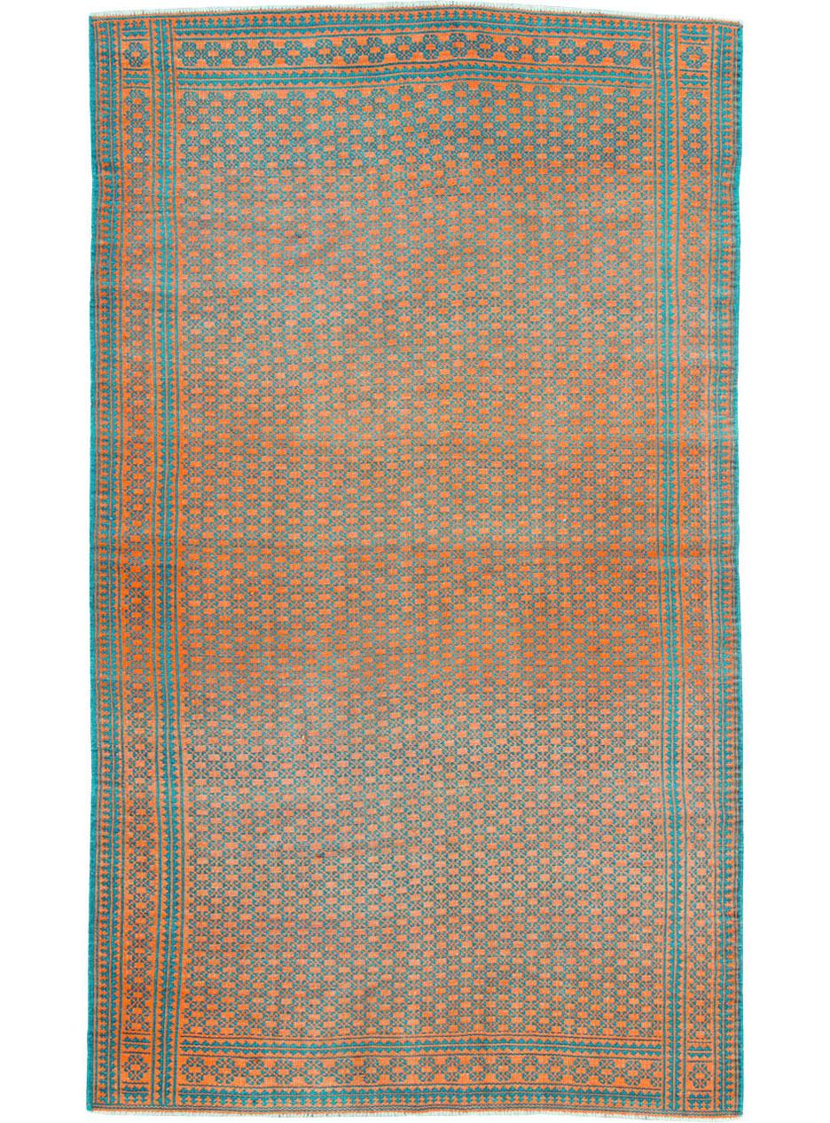 Tappeto persiano d'epoca a trama piatta e reversibile Rug & Kilim in formato galleria, realizzato a mano a metà del XX secolo.

Misure: 5' 6