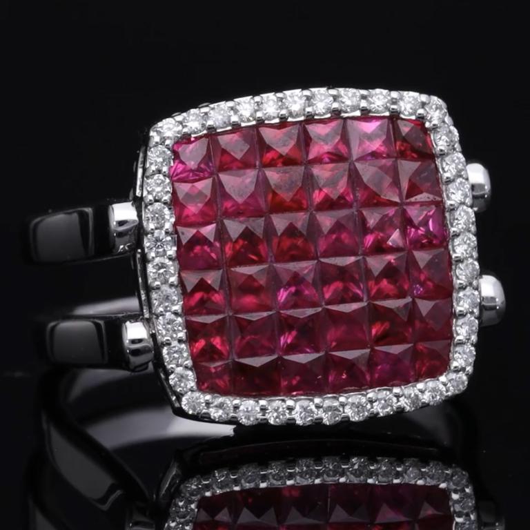 Welcome to Istanbul Diamond House!
This double-sided ruby-diamond ring is one of the most loved rings in our store!
You have in one ring, 2 different colors and 2 different styles.
On the one side you have rubies with diamonds and on the other side