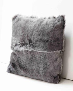 Coussin double face en peau de mouton Toscana de couleur grise:: sur mesure