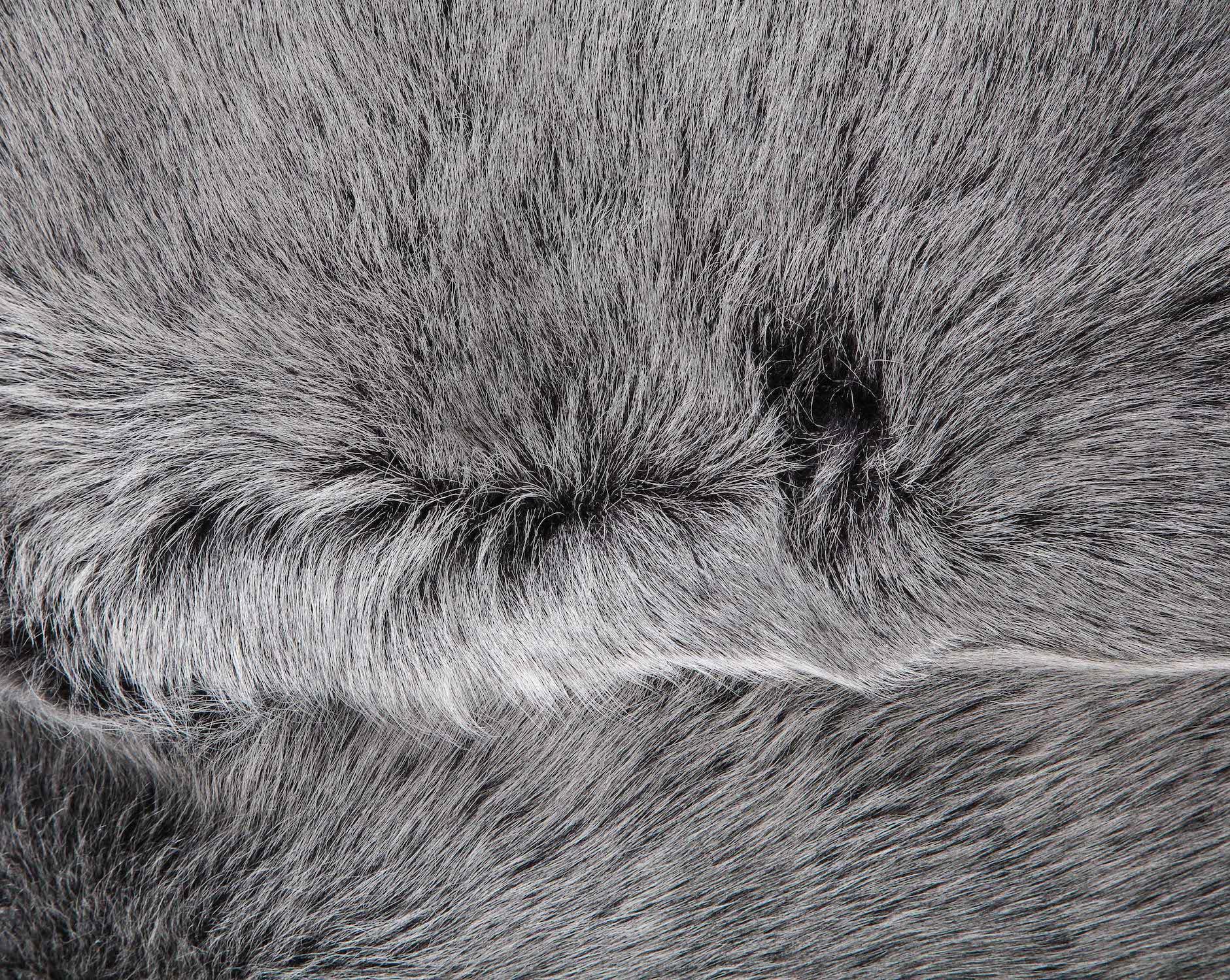 Fourrure Coussin double face en peau de mouton Toscana de couleur grise:: sur mesure en vente