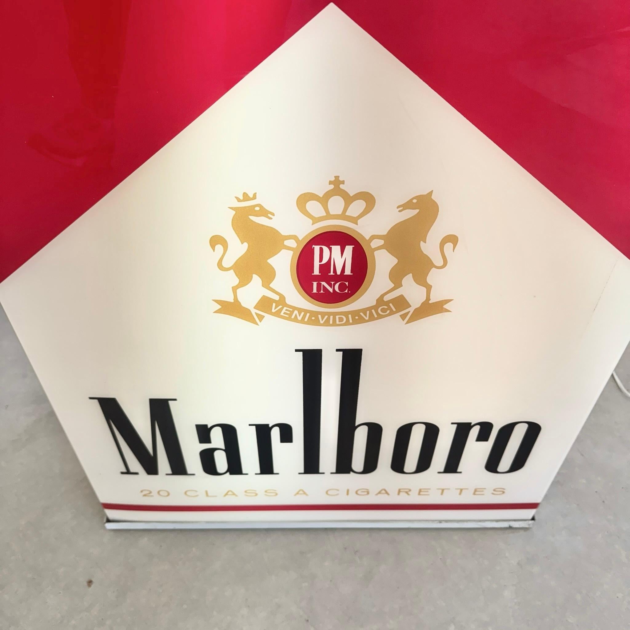 Cajetilla de cigarrillos Marlboro Light Up Vintage de doble cara, años 90 EE.UU. en venta 4