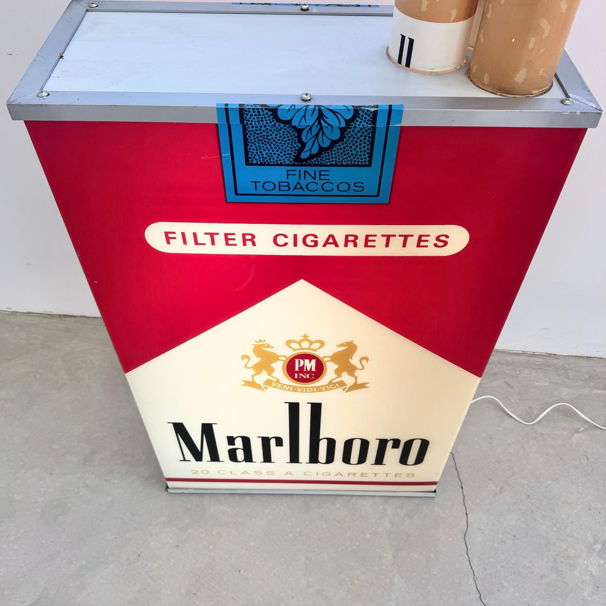 Cajetilla de cigarrillos Marlboro Light Up Vintage de doble cara, años 90 EE.UU. en venta 1
