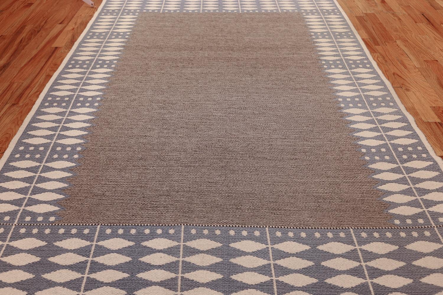 20th Century Vintage Scandinavian Kilim Rug.  6 ft 4 in x 9 ft 7 in   For Sale
