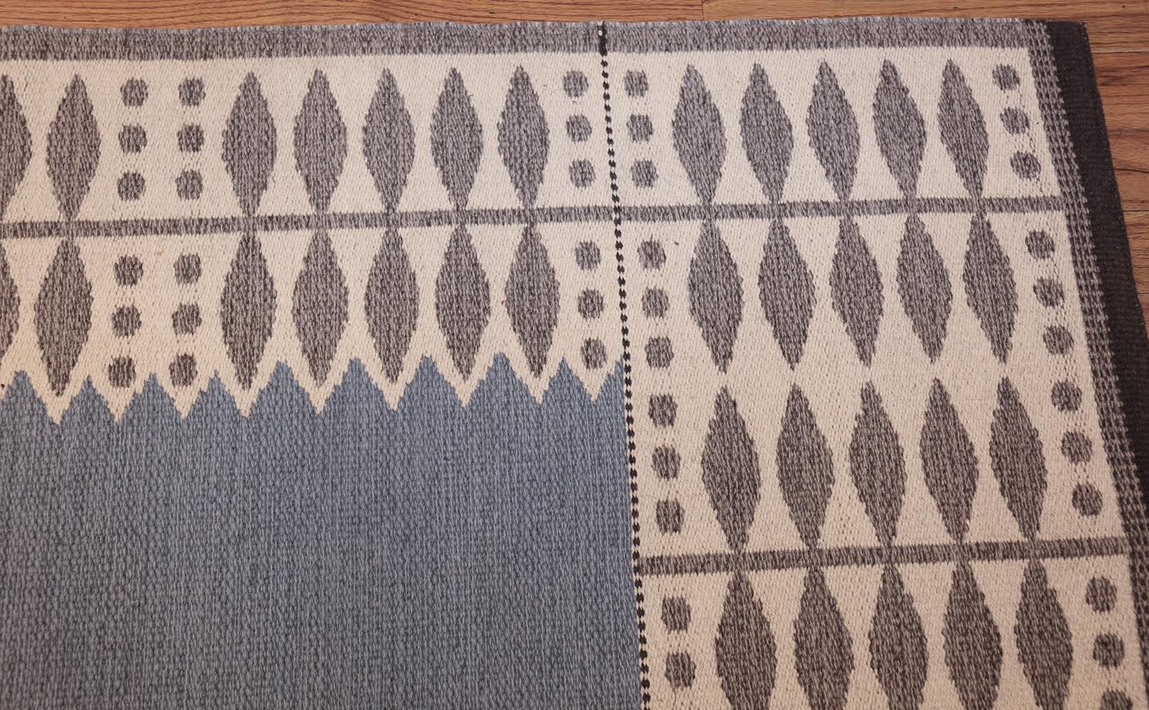 Skandinavischer Kilim-Teppich im Vintage-Stil.  1,93 m x 2,92 m   im Angebot 2