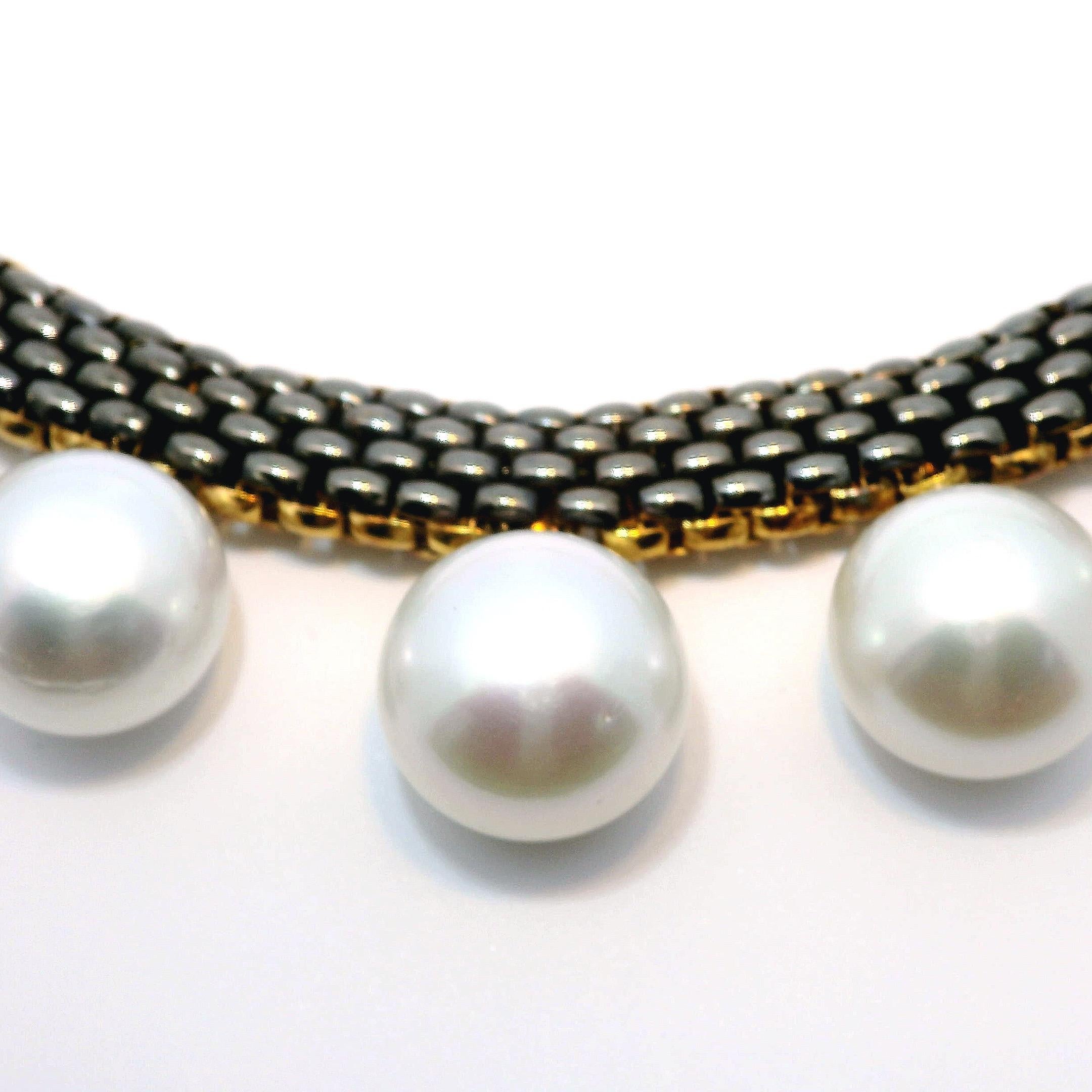 Moderne Collier structuré à double face en or 18 carats et perles blanches des mers du Sud en vente