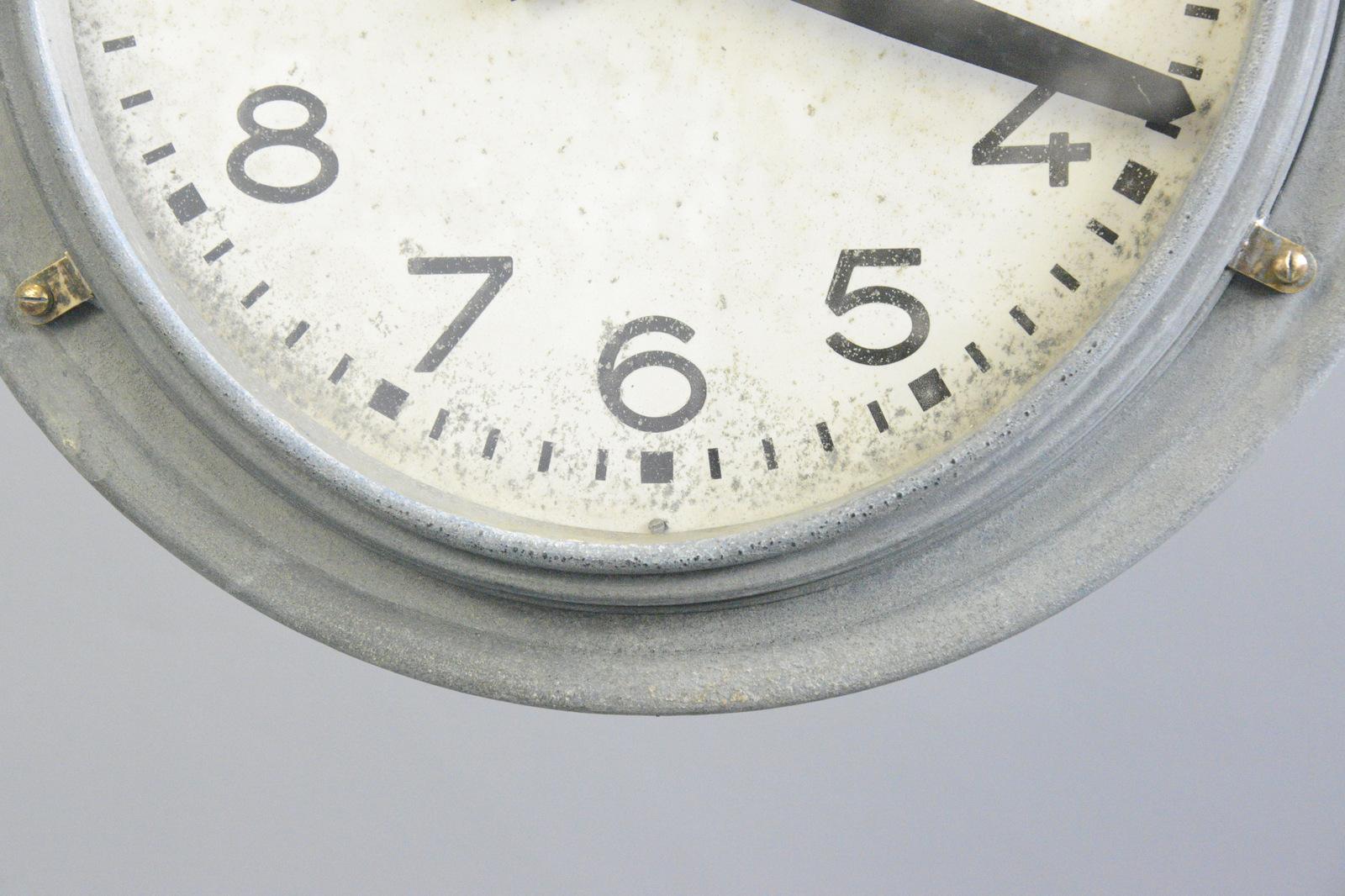 Horloge de gare double face en zinc par Brillie:: circa 1920s 6