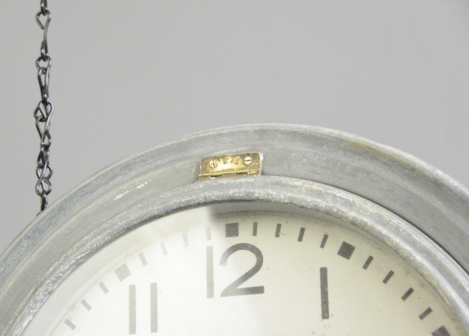 Début du 20ème siècle Horloge de gare double face en zinc par Brillie:: circa 1920s