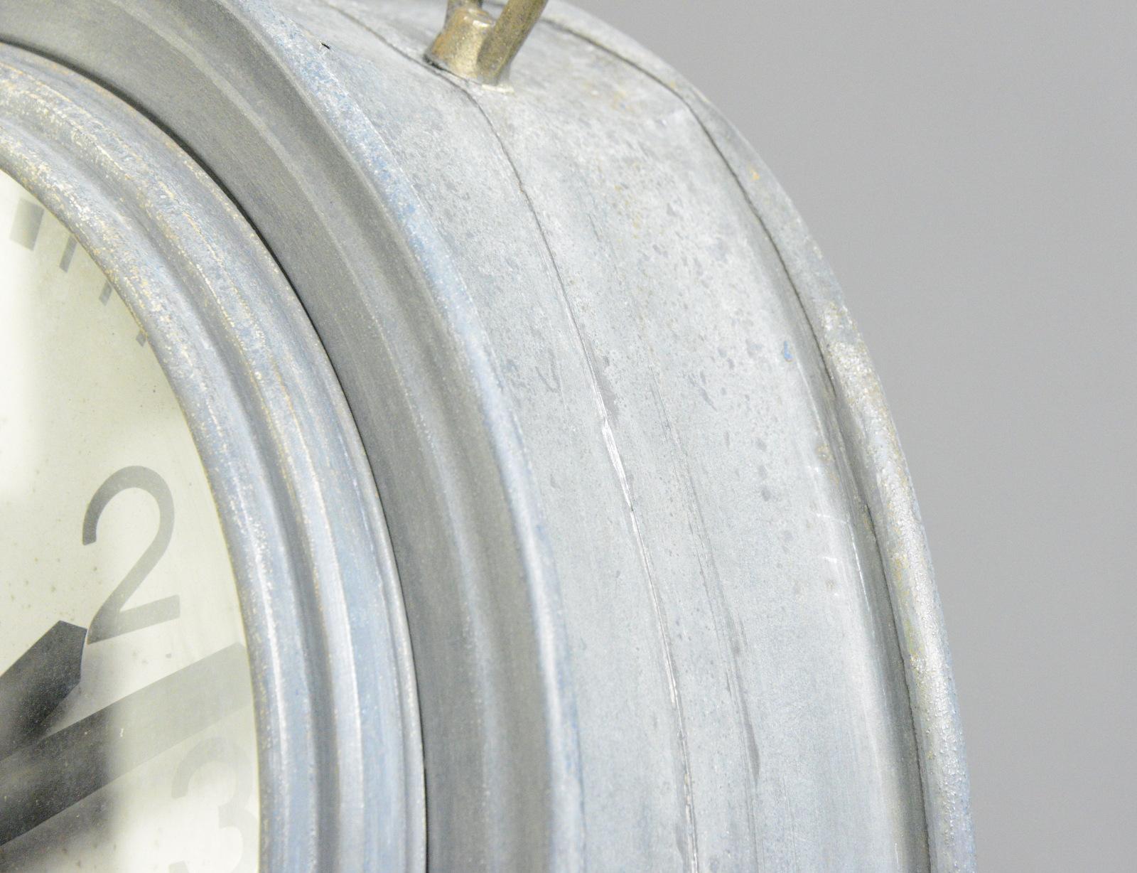 Horloge de gare double face en zinc par Brillie:: circa 1920s 1