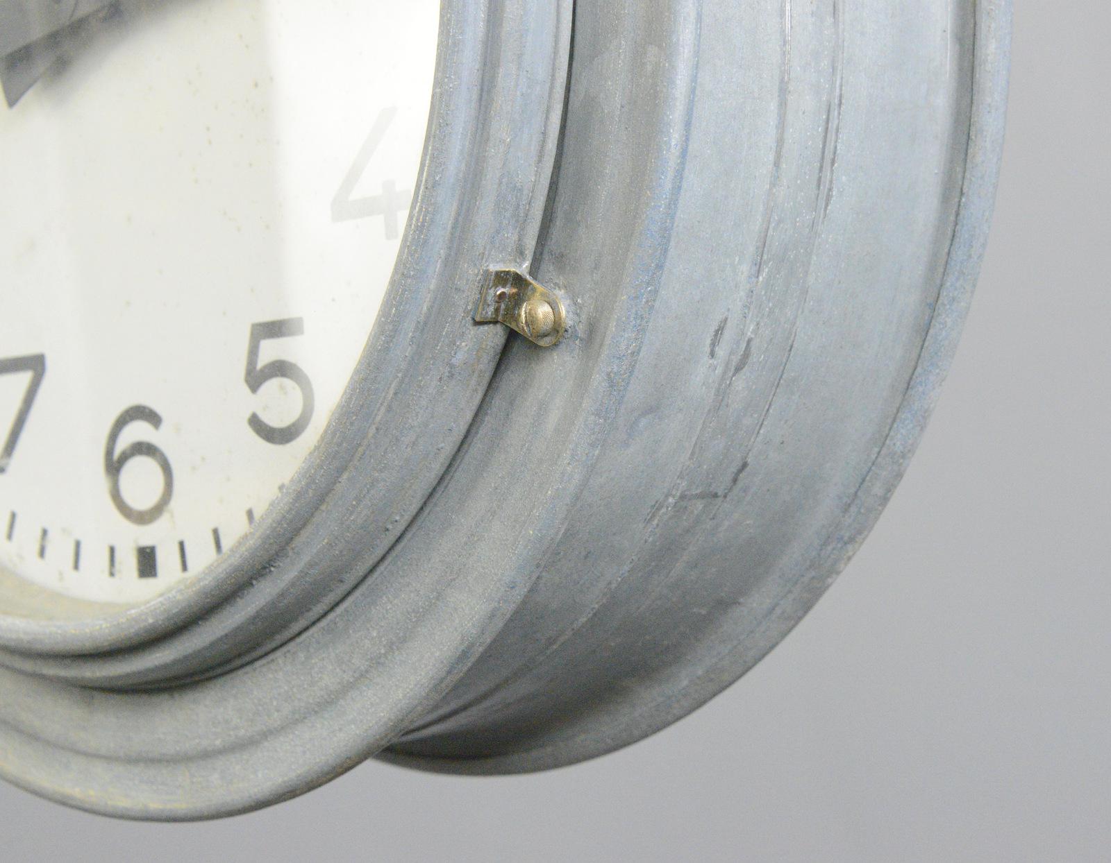 Horloge de gare double face en zinc par Brillie:: circa 1920s 2