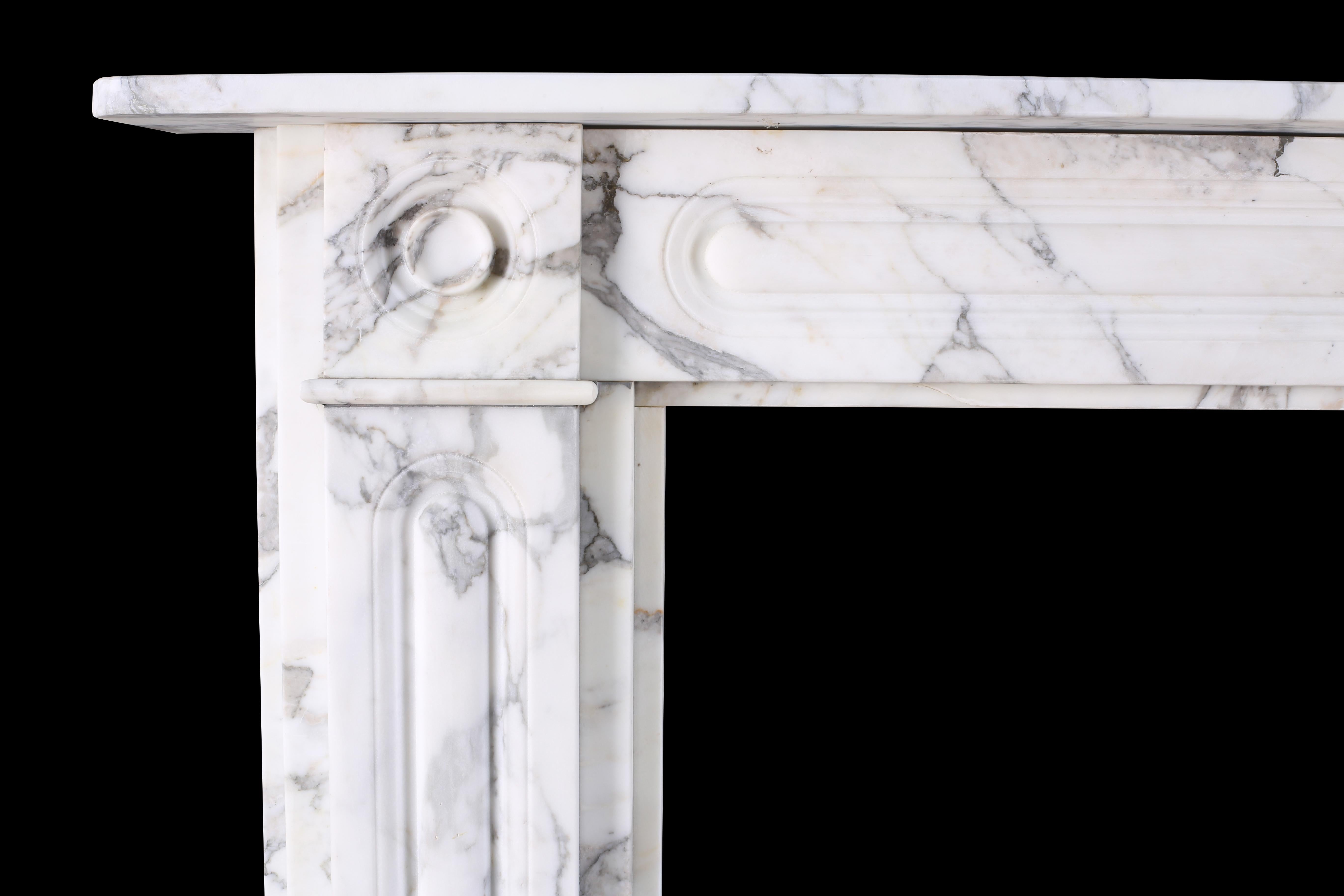 Double-Slip Georgian Bullseye Fireplace in Italian Grey Veined Arabescato Marble In New Condition For Sale In London, GB