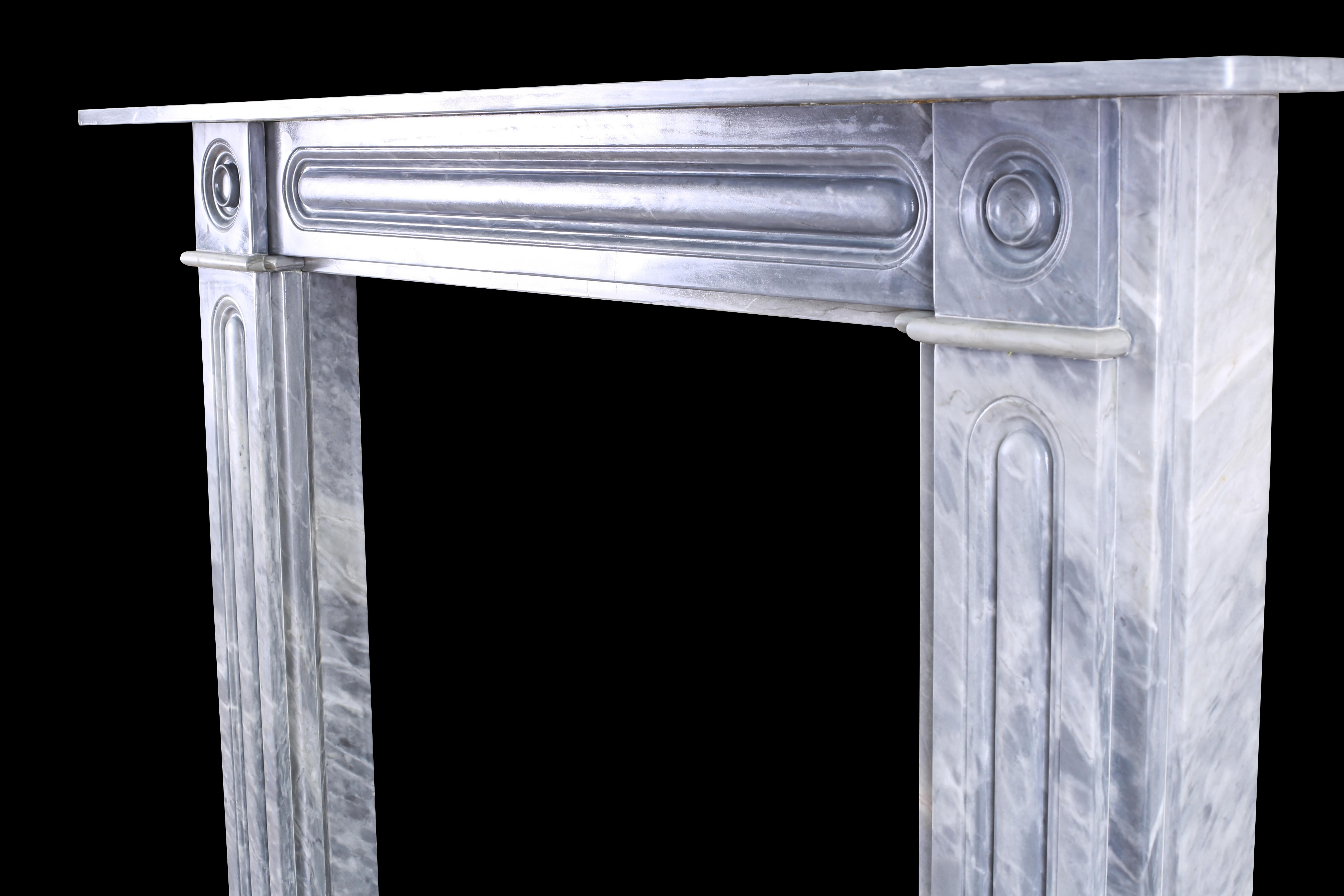 Double-Slip Georgian Bullseye in Italian Grey Bardiglio Marble Fireplace In Excellent Condition For Sale In London, GB