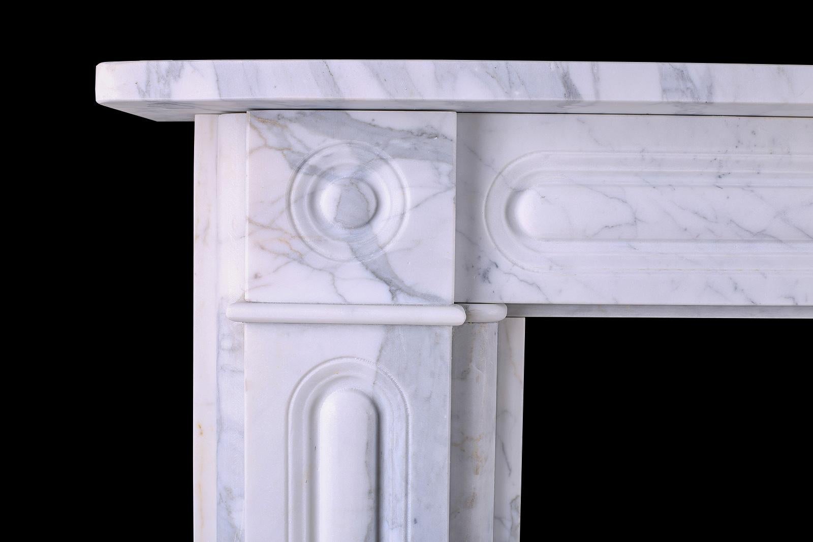 XXIe siècle et contemporain Bullseye géorgien à double volute en marbre statuaire blanc italien en vente