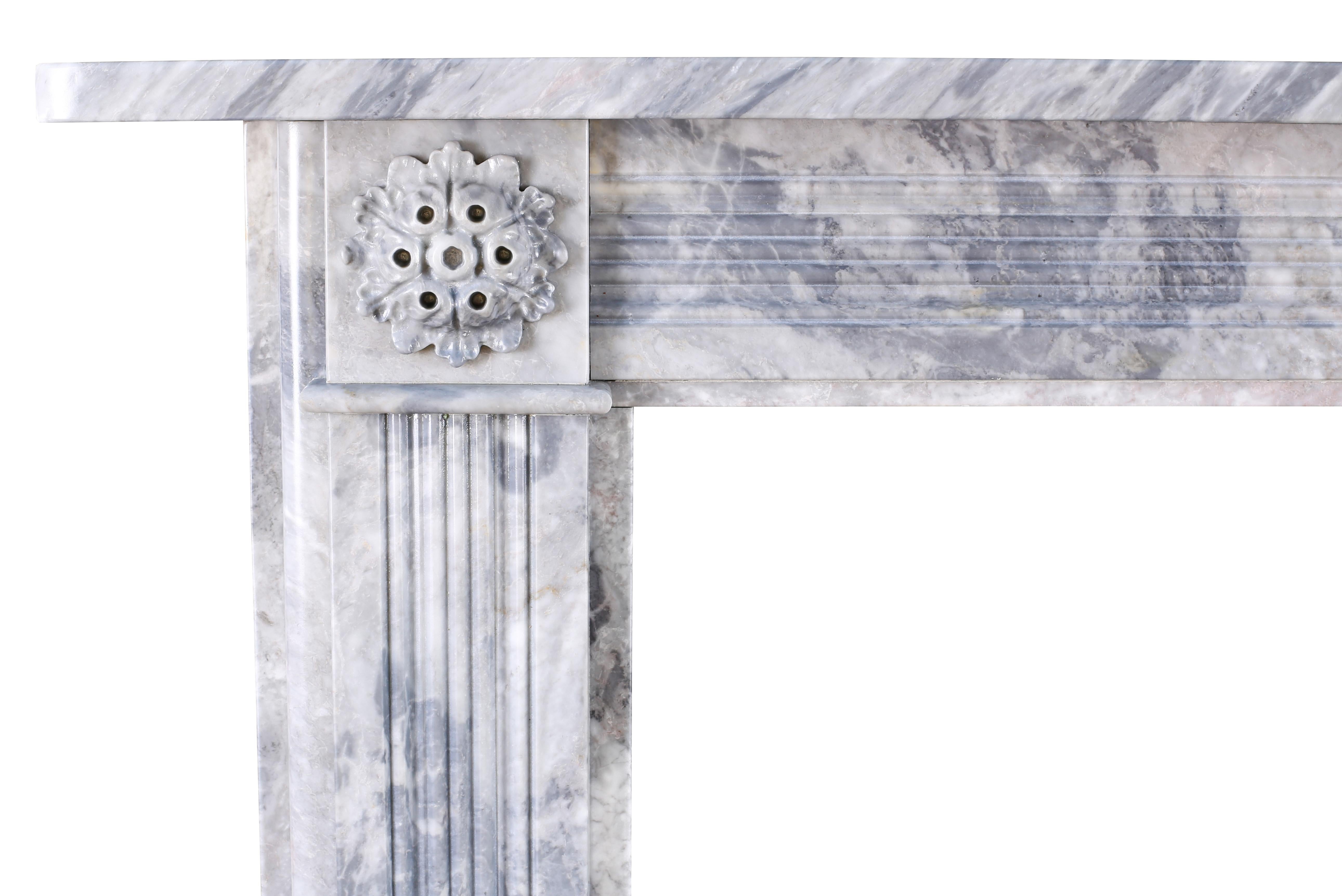 Double-slip Georgian carved fireplace in Italian grey bardiglio marble

Can be made in different sizes.