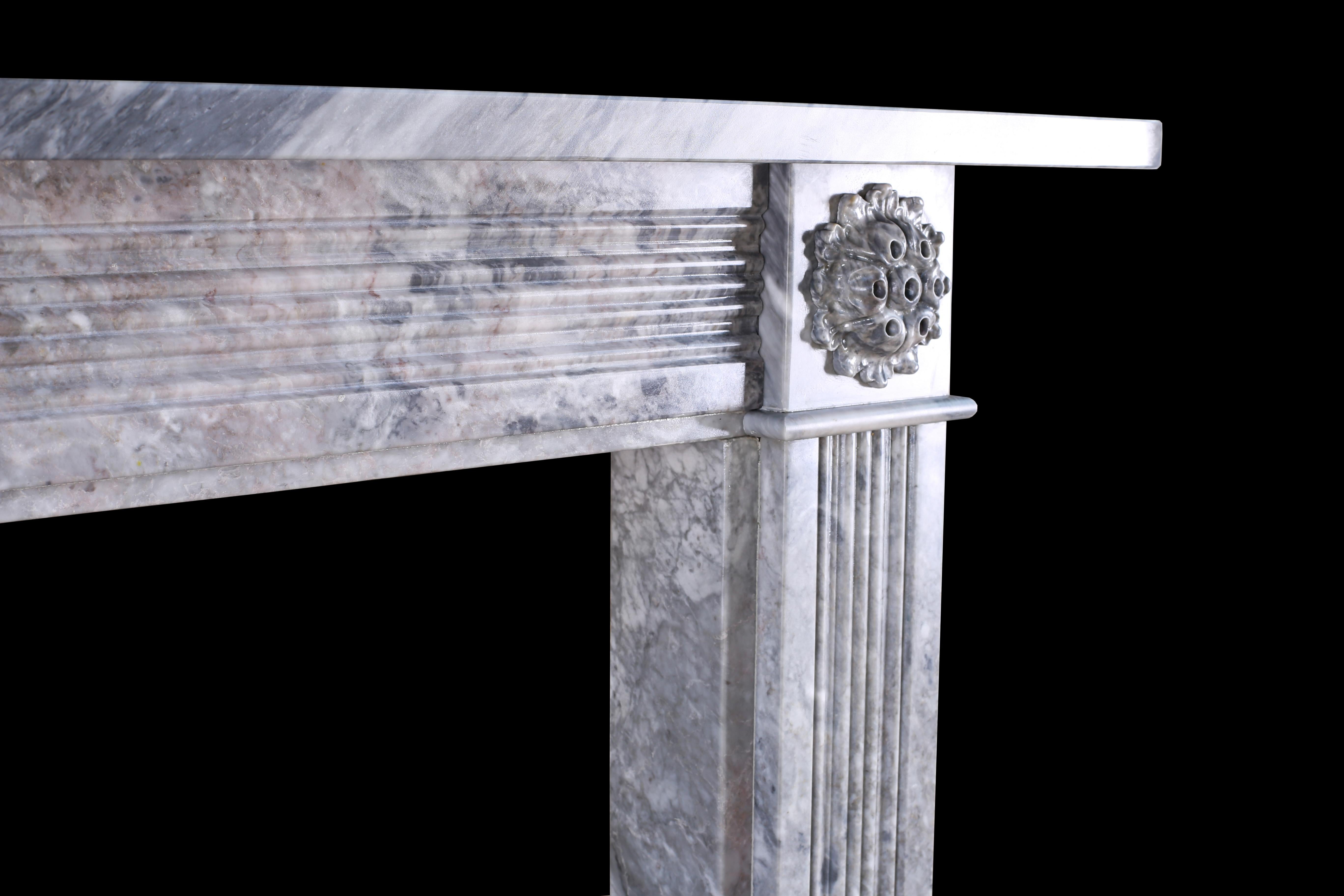 Double-Slip Georgian Carved Fireplace in Italian Grey Bardiglio Marble In Excellent Condition For Sale In London, GB