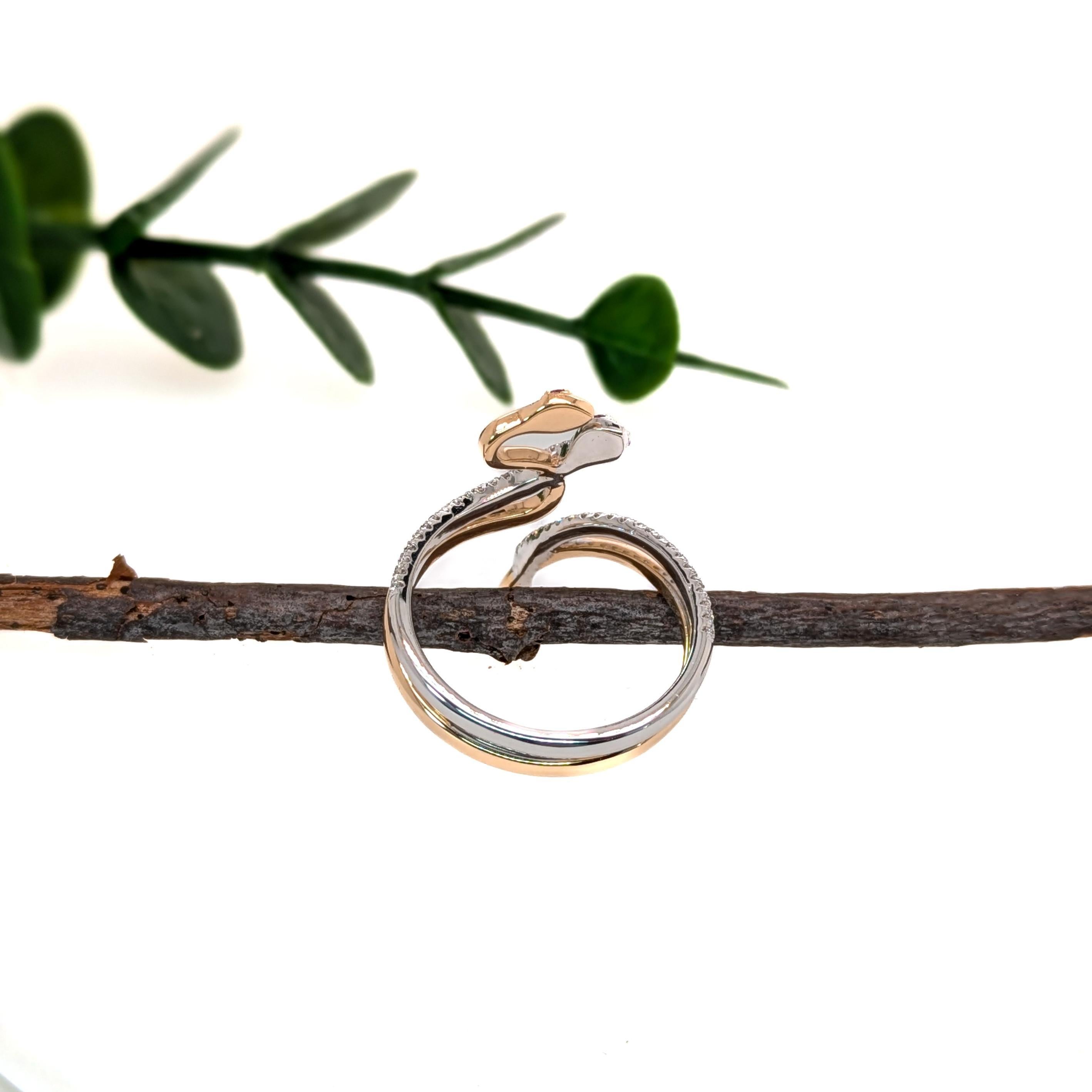 Bague double serpent avec rubis et diamants : Or jaune et blanc 14K double Pour femmes en vente