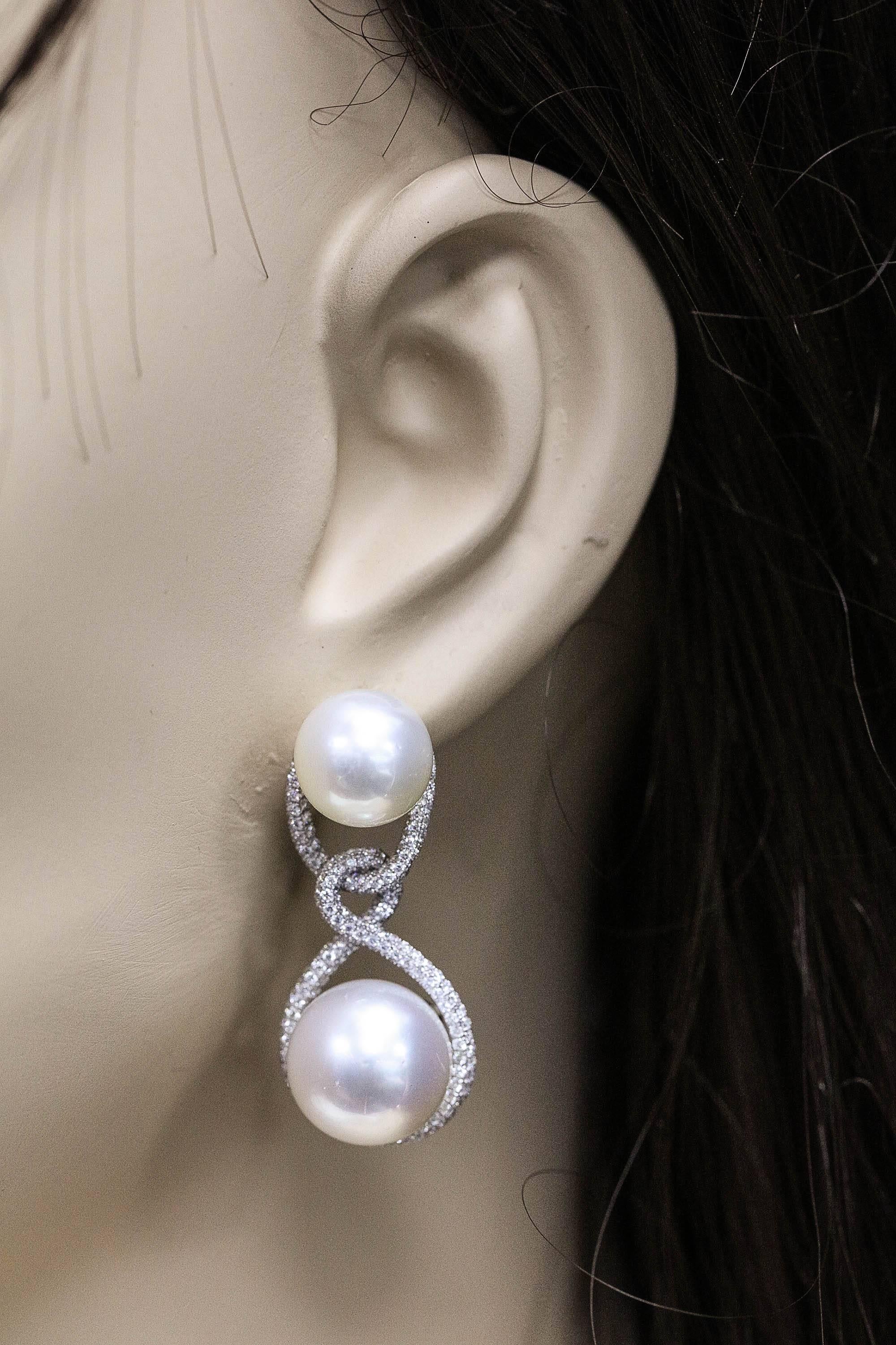 Women's South Sea Pearl Drop Diamond Earrings 1.90 Carats 18K For Sale