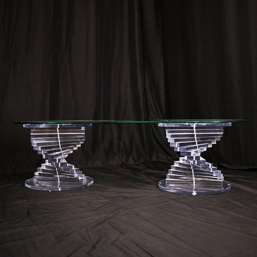 Double spiral Lucite pedestal coffee table. Lucite and glass are in good vintage condition with minor surface abrasions, circa 1980s

Dimensions: 59