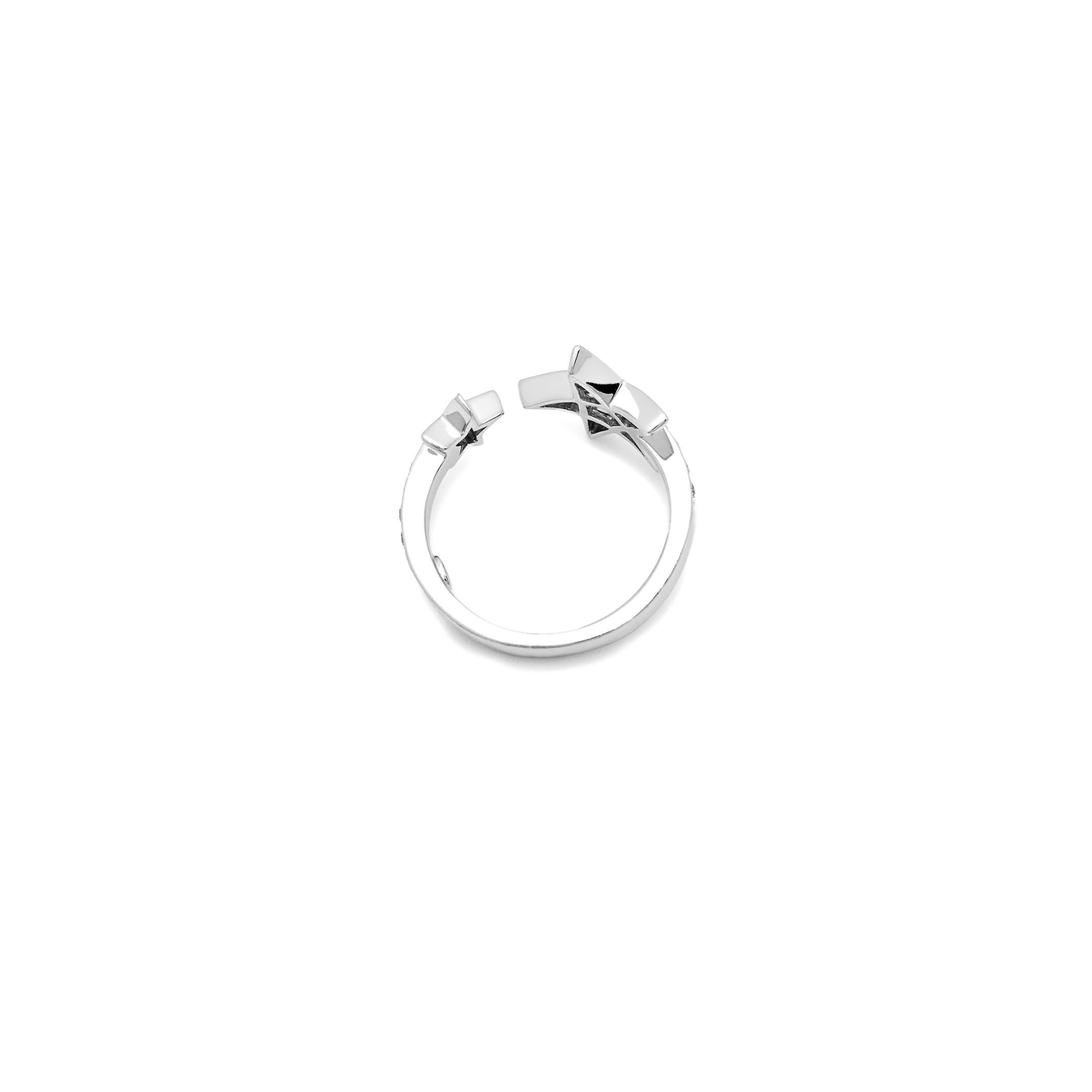 Double Star Ring In New Condition For Sale In New York, NY
