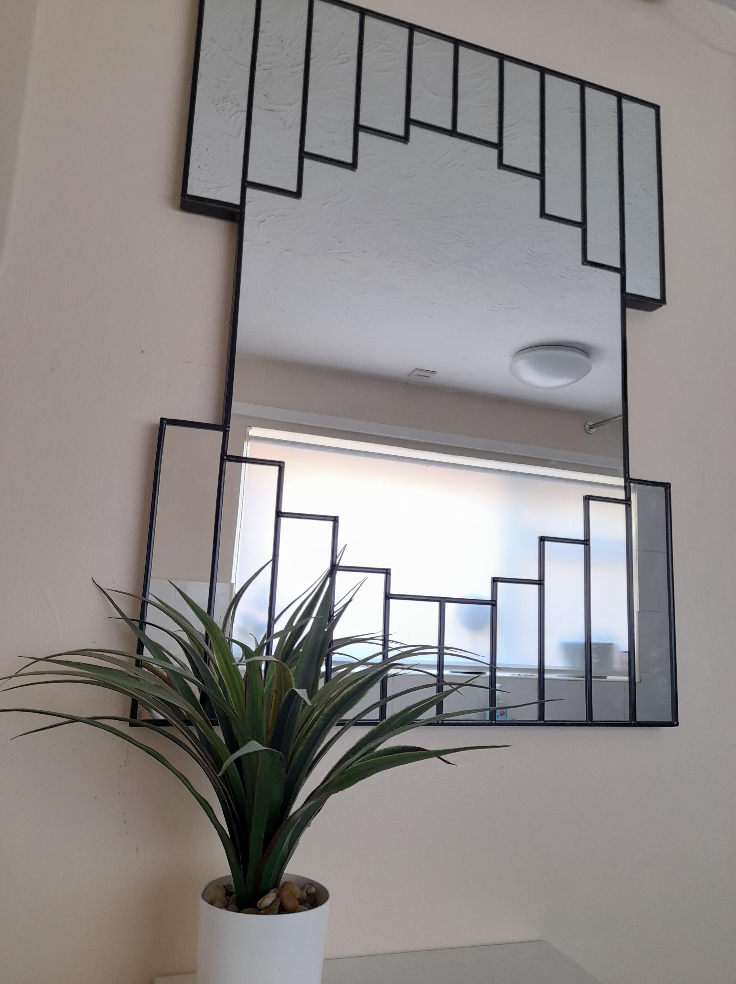 Questo elegante specchio art déco attira l'attenzione. Tra i 