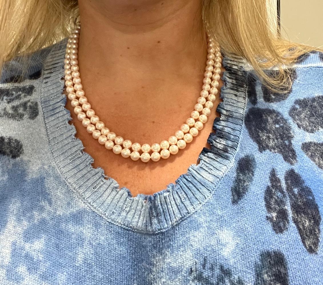 Double Strand Cultured Pearl Necklace with Natural Diamond & Gold Clasp In Excellent Condition For Sale In  Baltimore, MD