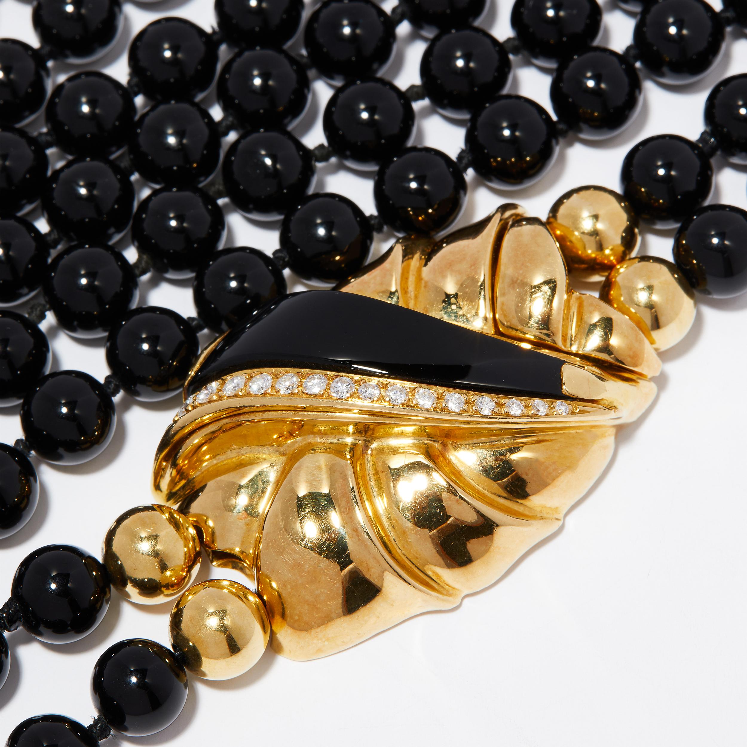 Contemporain Collier de perles d'onyx noir à double rang avec fermoir en or 18 carats en vente