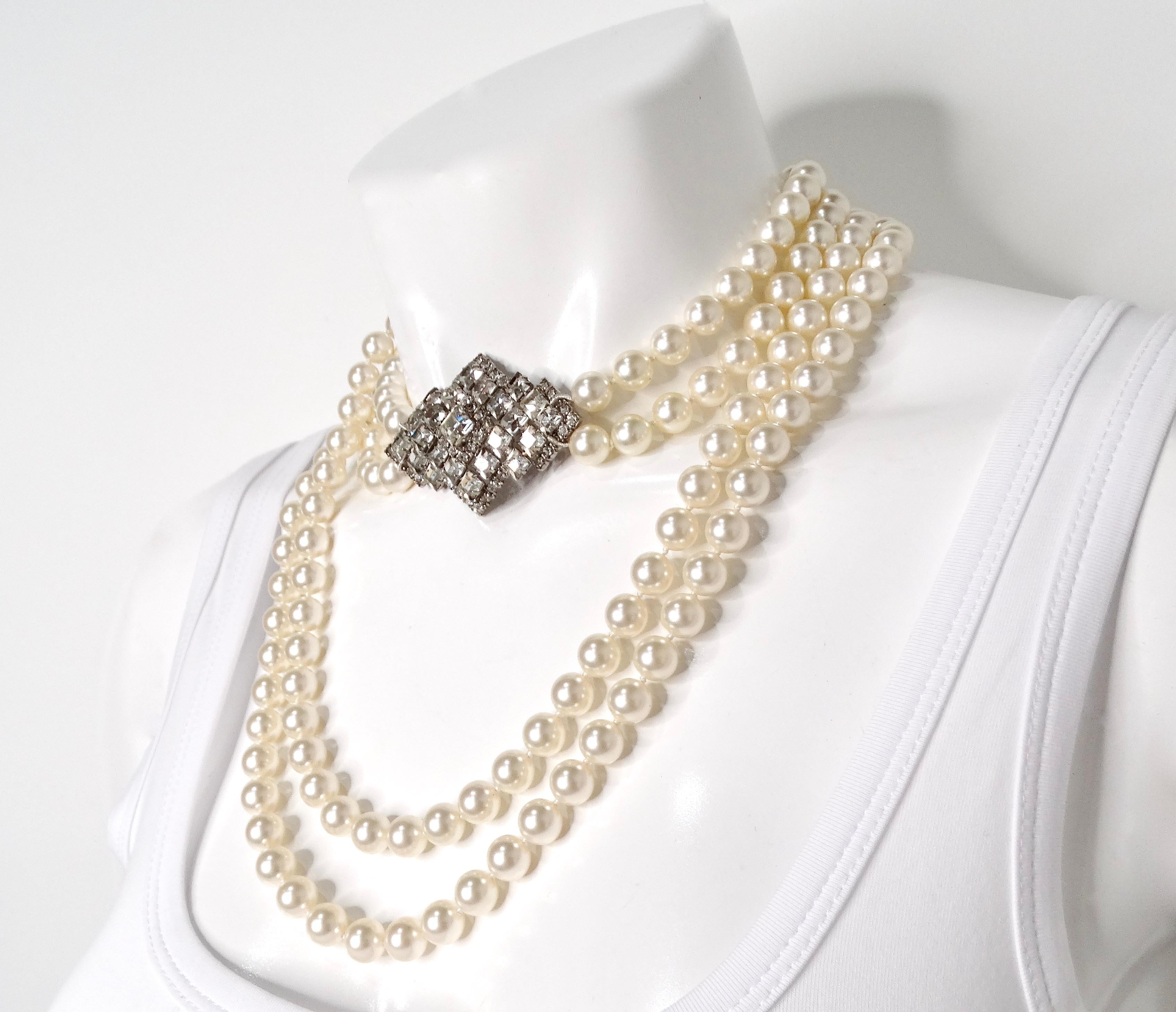 Collana con pendente di perle e strass in costume a doppio filo, circa anni '80 In condizioni buone in vendita a Scottsdale, AZ
