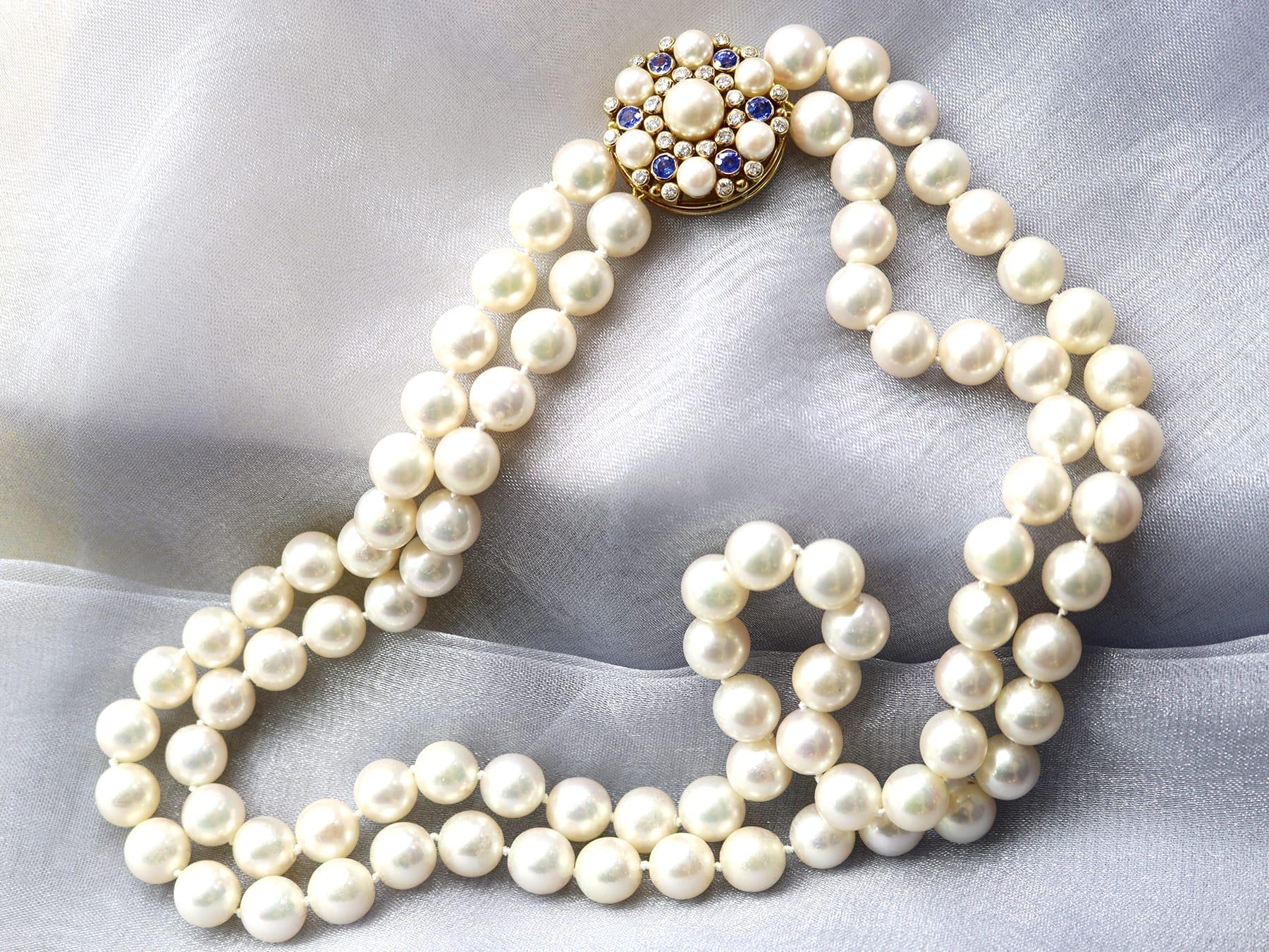 Double Strand Cultured Pearl 1.92ct Sapphire 1.06ct Diamond Yellow Gold Necklace In Excellent Condition For Sale In Jesmond, Newcastle Upon Tyne