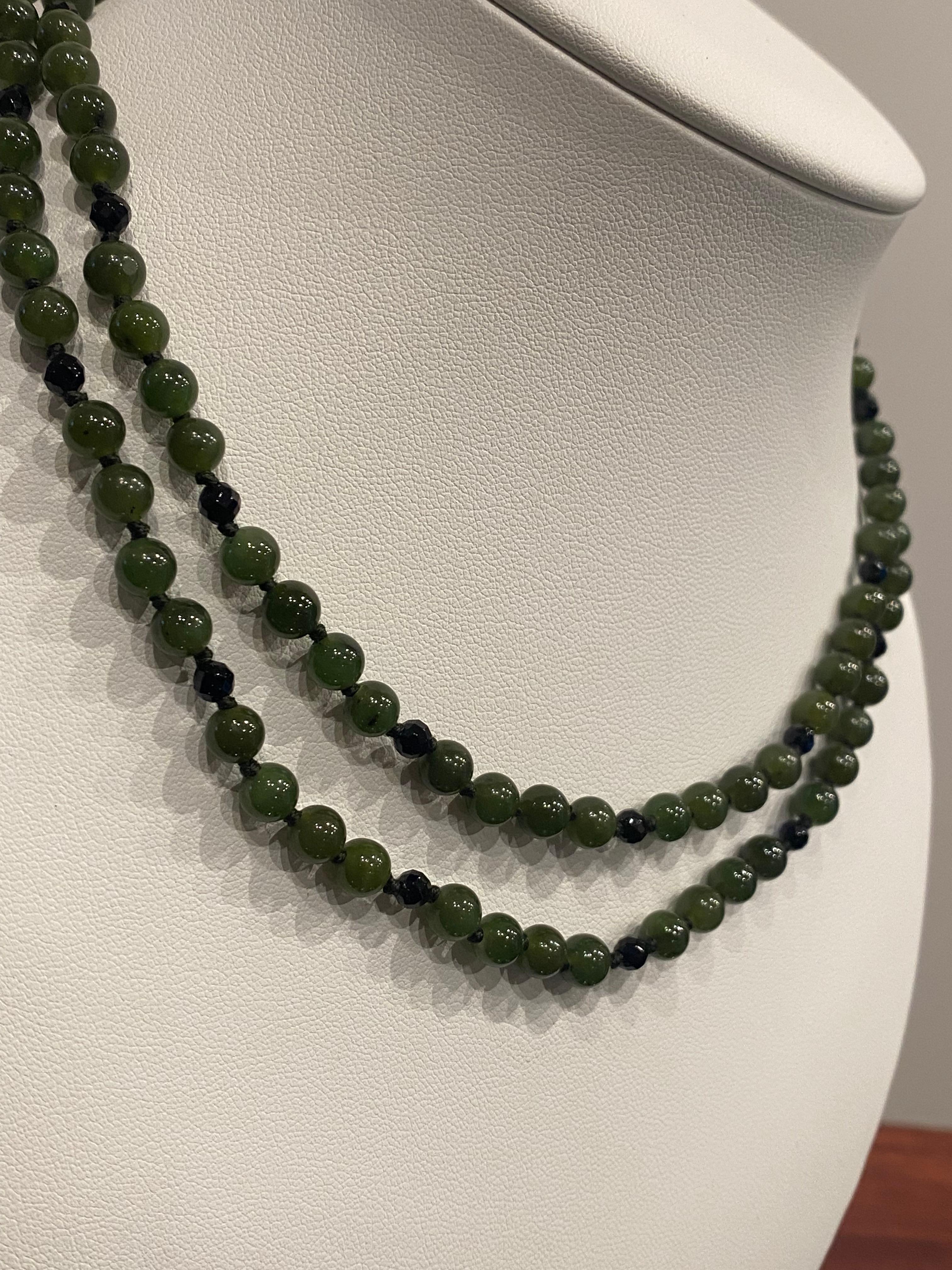 Comprising of fine & well-matched 
Natural Jadeite beads of 7mm each 
of deep intense green colour

Sections of 4 are separated by 
black faceted onyx beads,
creating an elegant look 

Completed by a comfortable & secure parrot clasp, 
crafted in