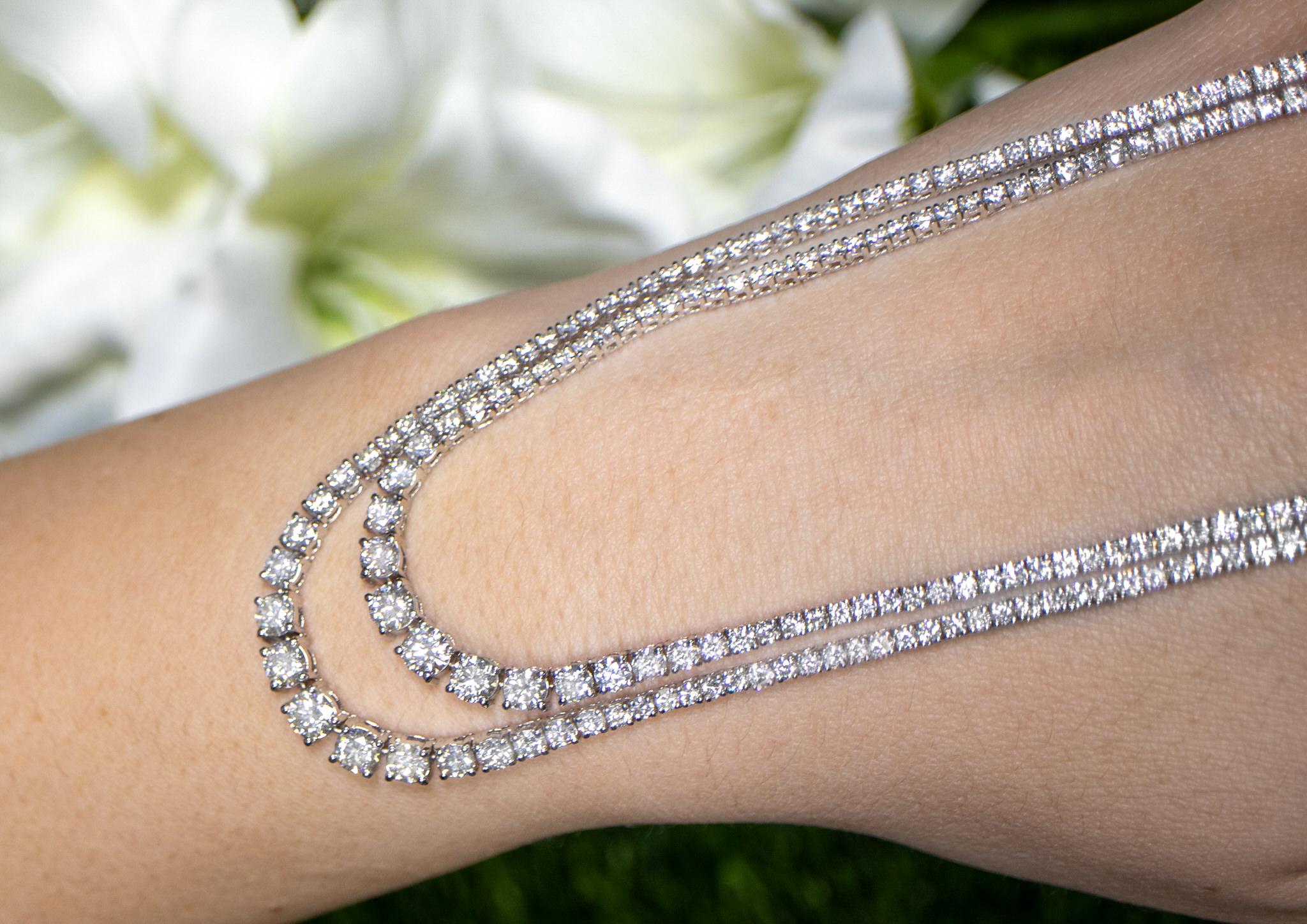 Moderne Collier tennis à double rang de diamants 9,85 carats en or 18 carats en vente