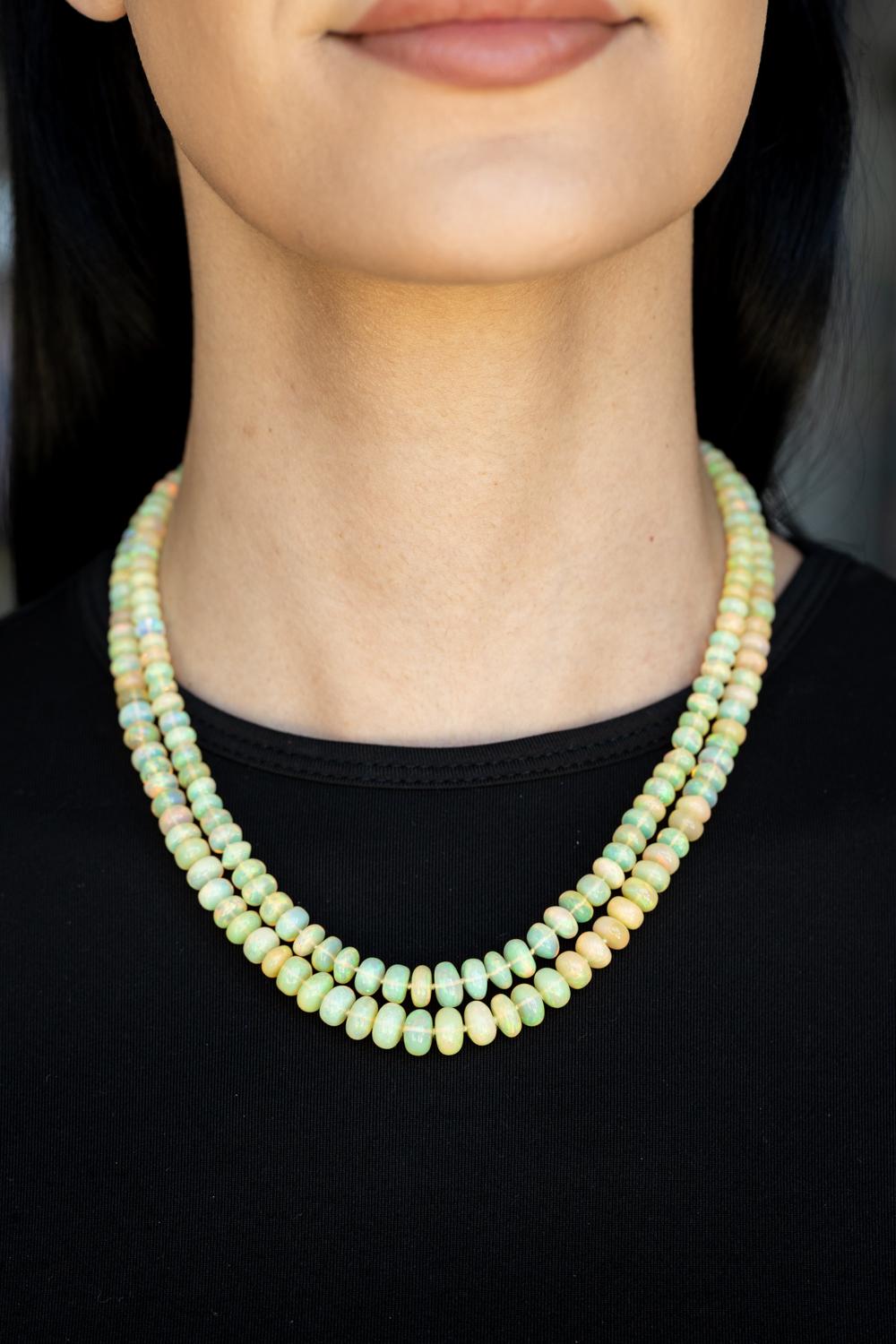 Moderne Paula Crevoshay Collier d'opale éthiopienne à double rang en or jaune 18 carats en vente