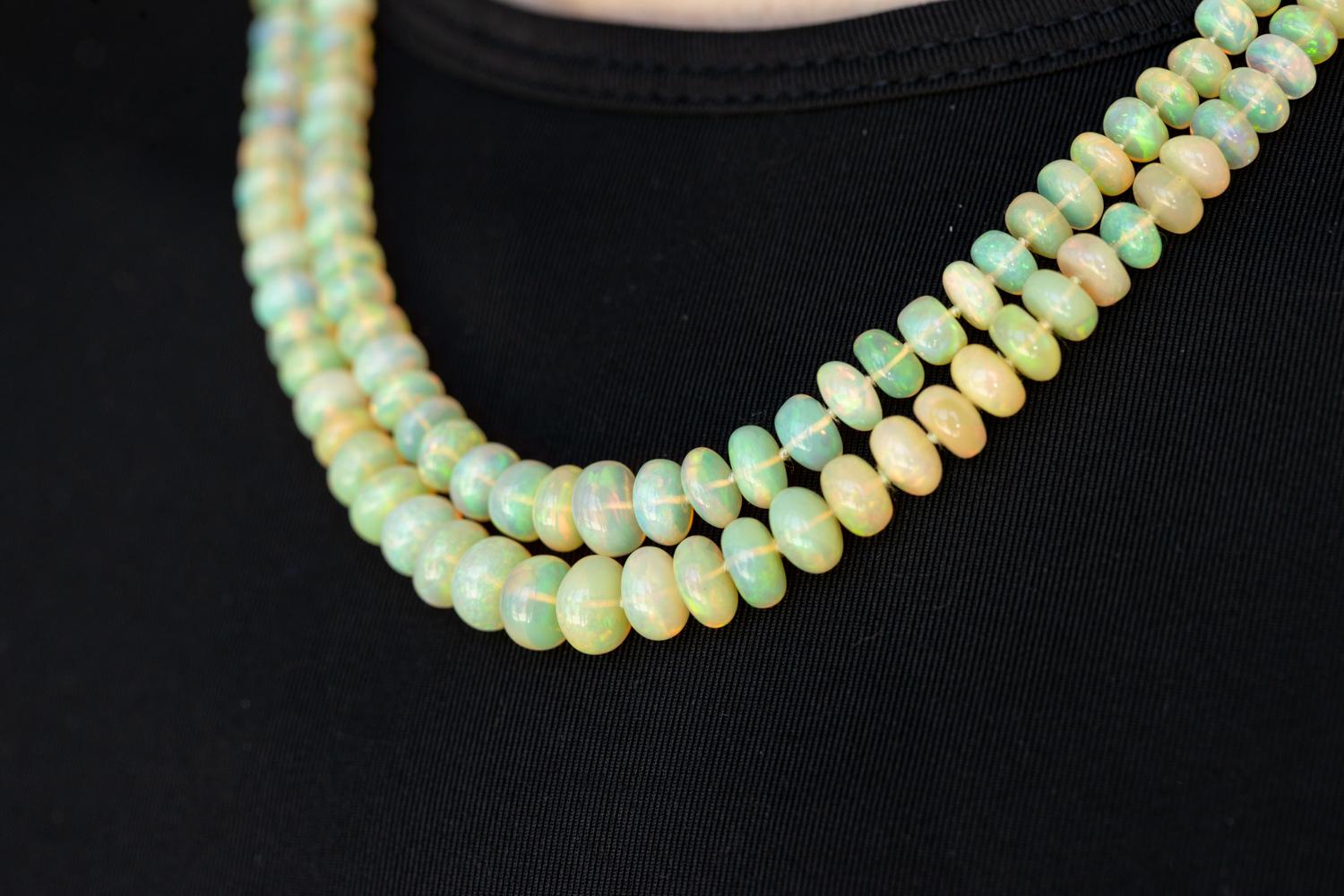 Perle Paula Crevoshay Collier d'opale éthiopienne à double rang en or jaune 18 carats en vente