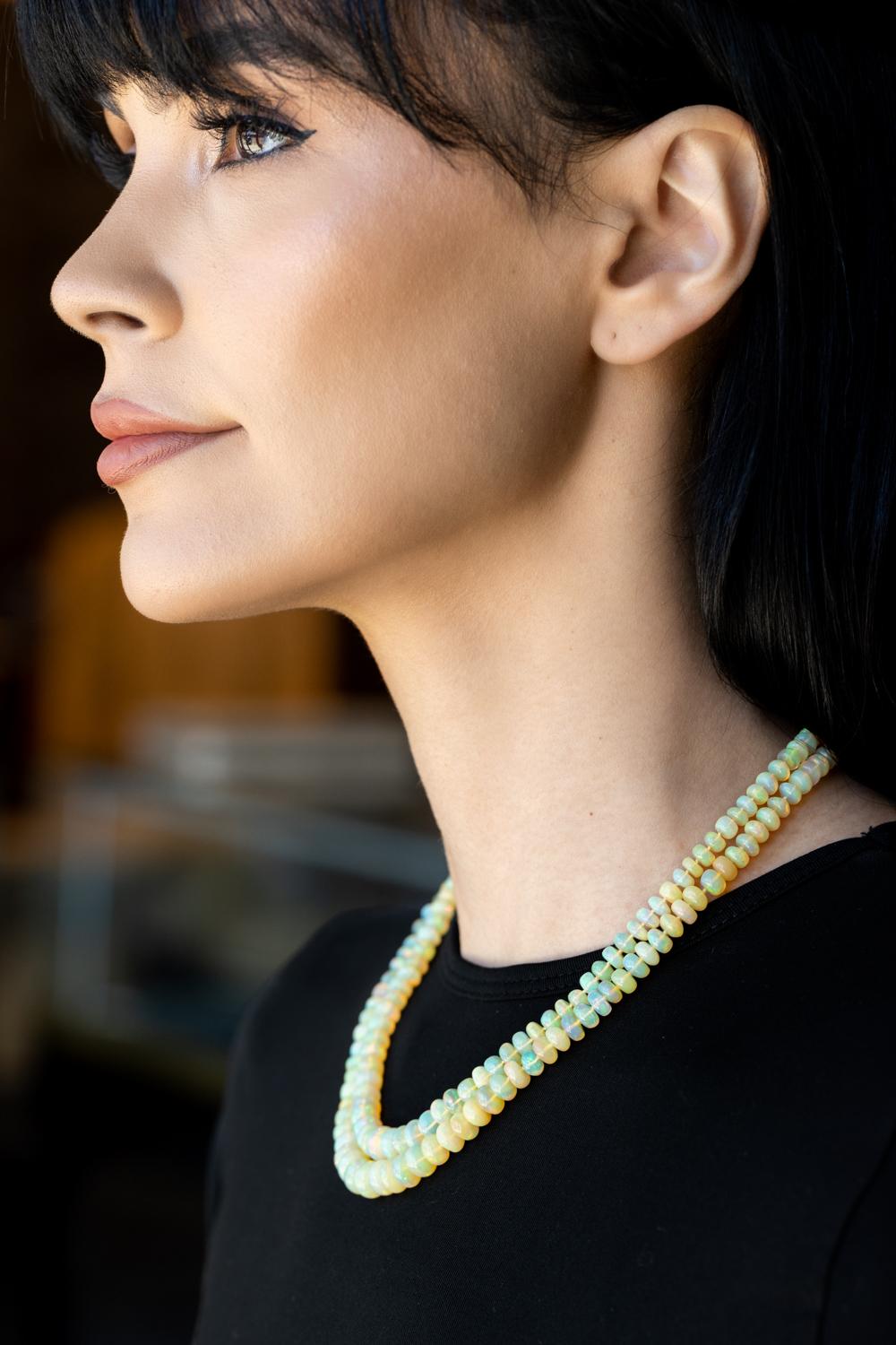 Paula Crevoshay Collier d'opale éthiopienne à double rang en or jaune 18 carats Neuf - En vente à Virginia Beach, VA