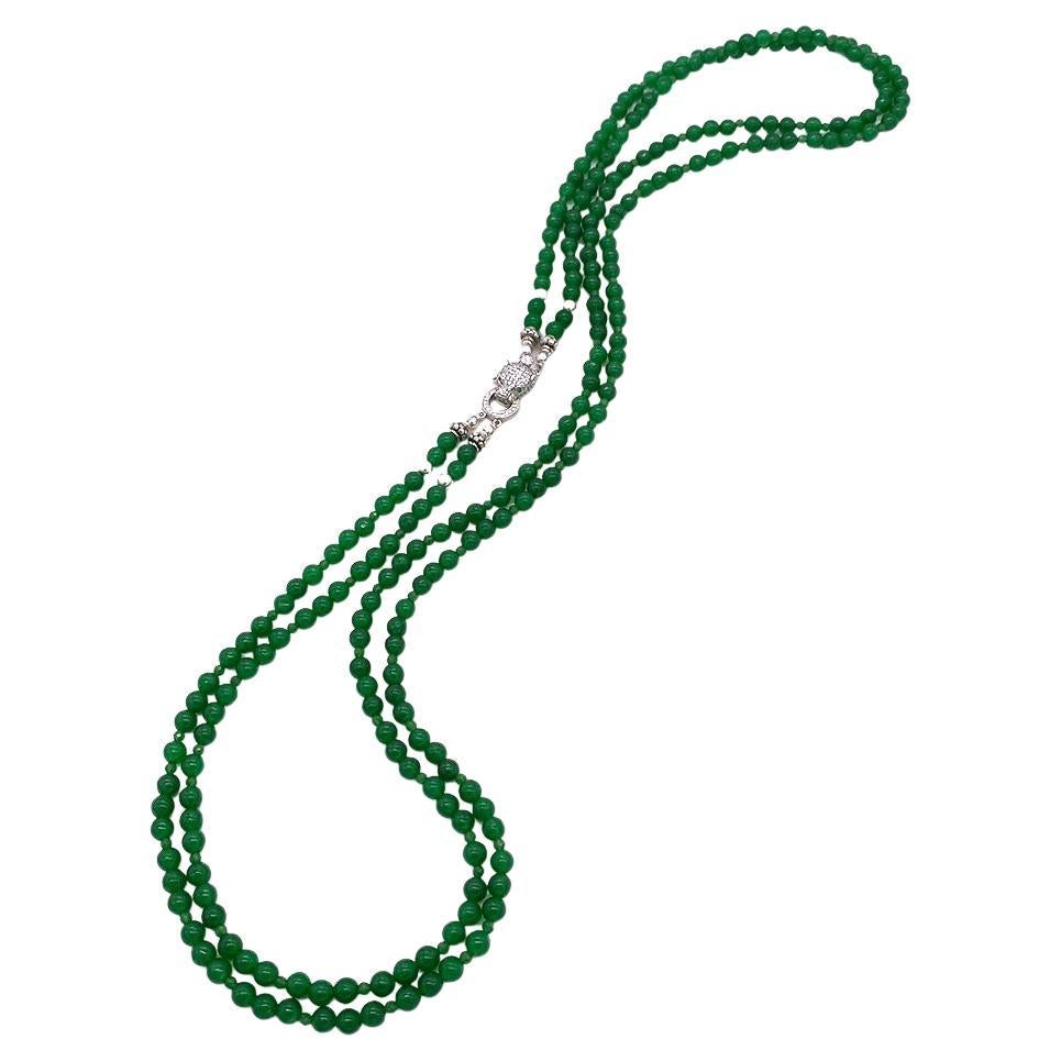Collana di giada a doppio filo con chiusura leopardata in argento sterling in vendita 2