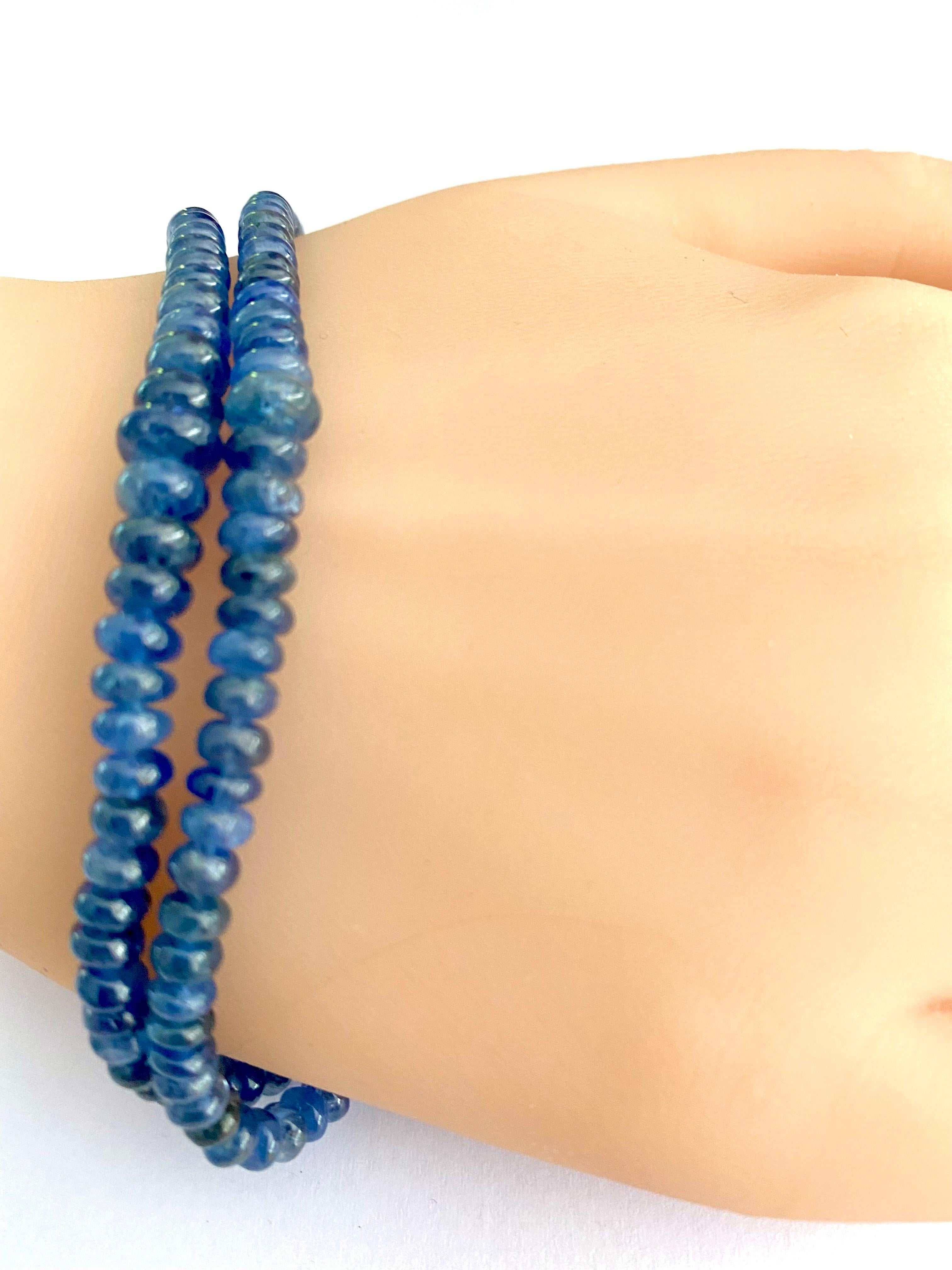 Doppelreihiges natürliches Saphir-Perlenarmband mit Weißgold-X-Verschluss Damen