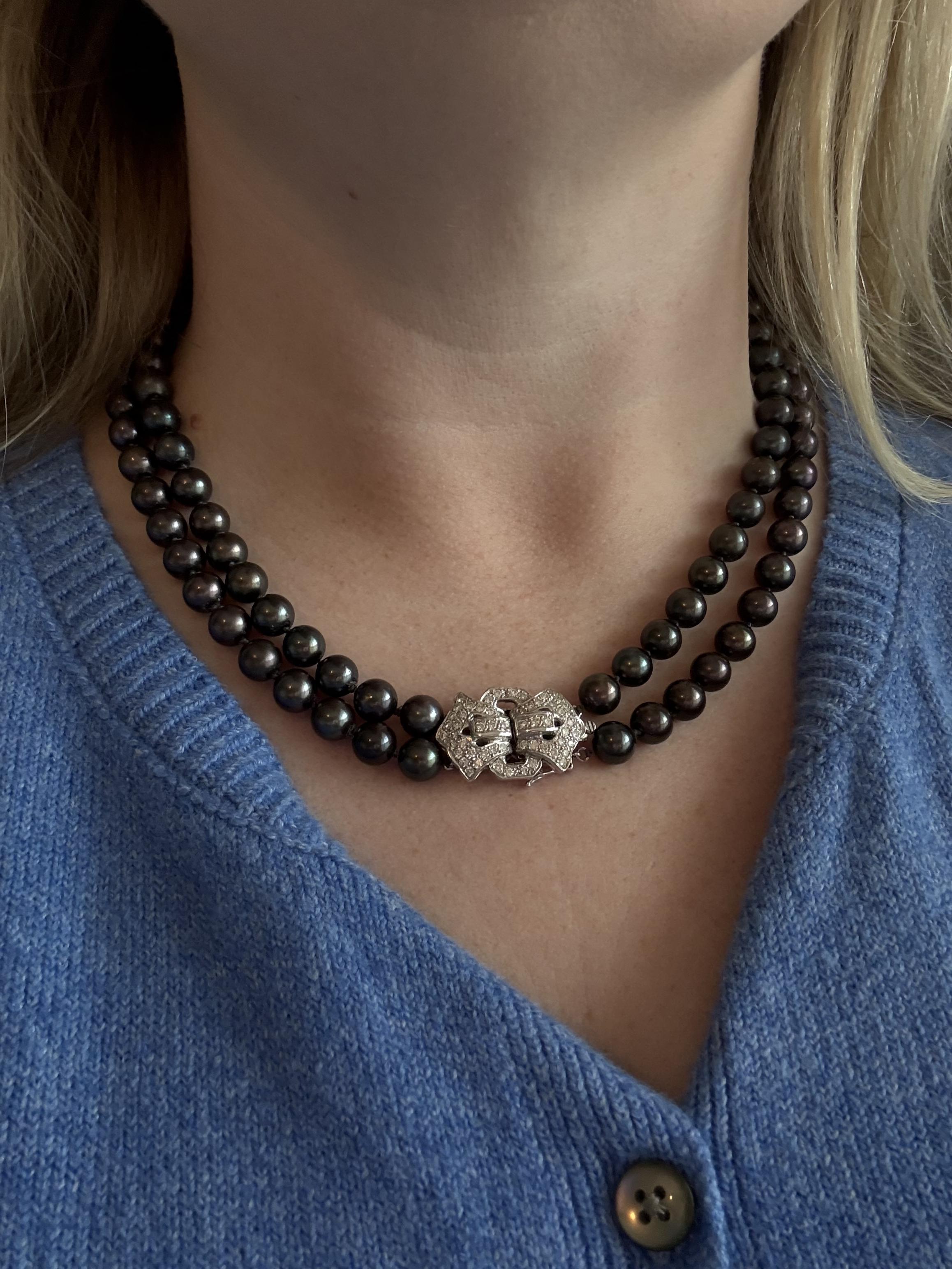 Siamo entusiasti di offrire questo bellissimo filo di perle!!!

Dettagli della collana
Materiale: Chiusura in oro bianco 14K
Lunghezza della chiusura: 1 1/8 di pollice
Larghezza della chiusura: 5/8 di pollice
Peso: 89,7 grammi
Lunghezza della